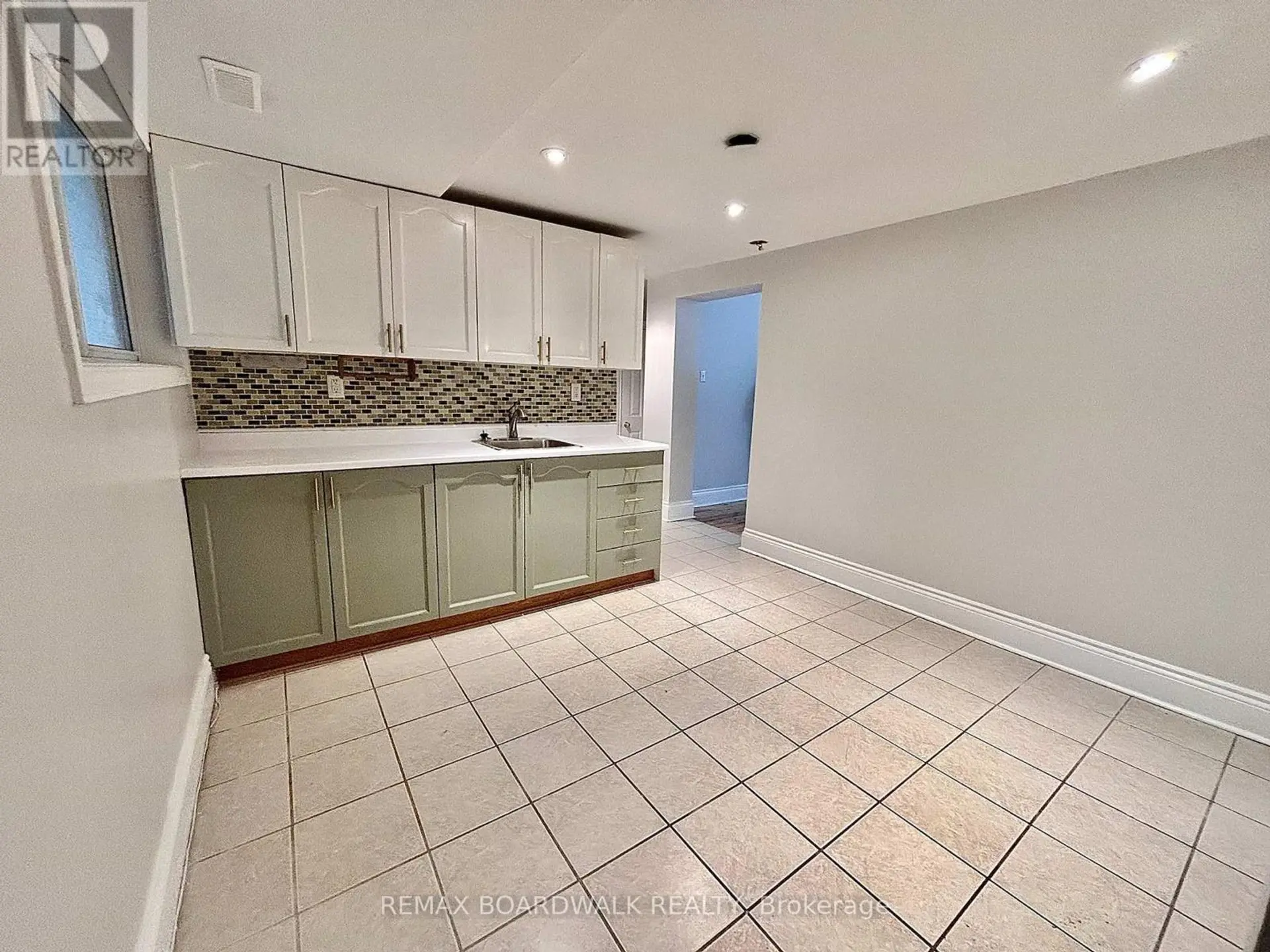 379 ST DENIS STREET - Image 12