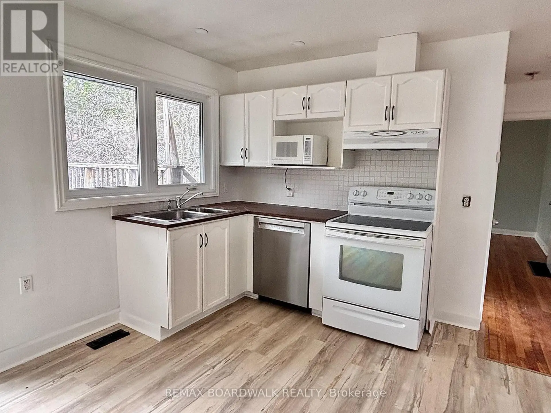 379 ST DENIS STREET - Image 3