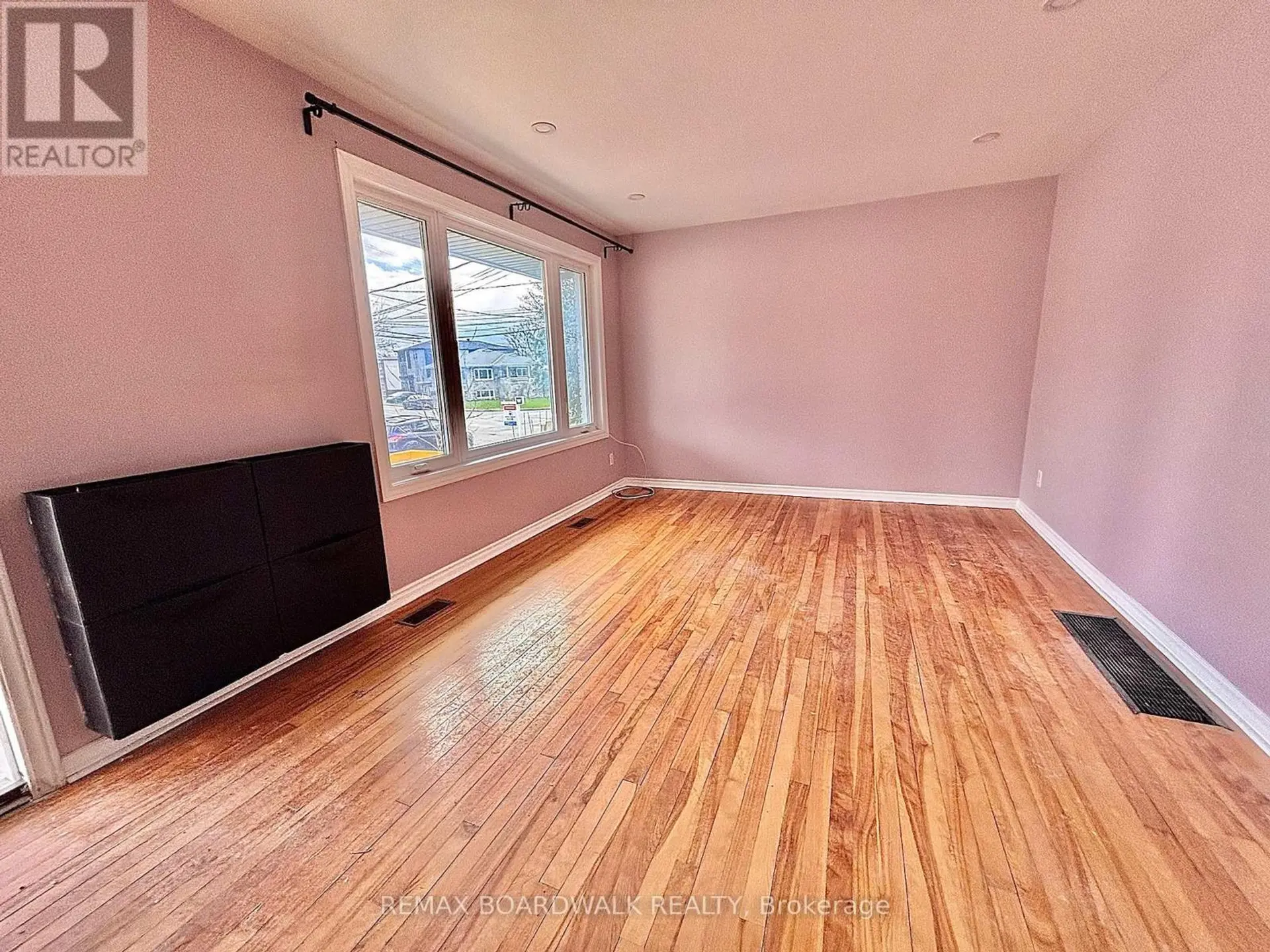 379 ST DENIS STREET - Image 4