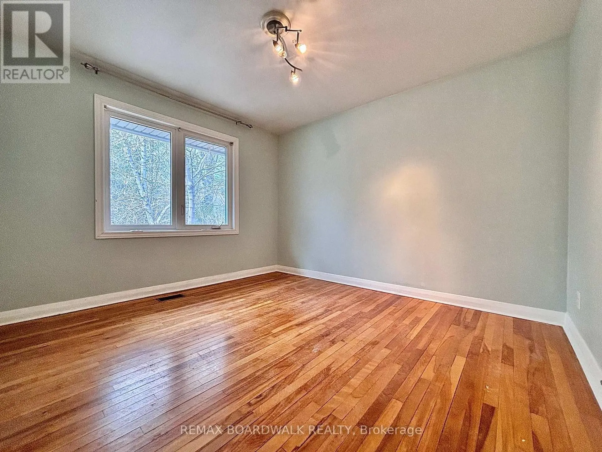 379 ST DENIS STREET - Image 7