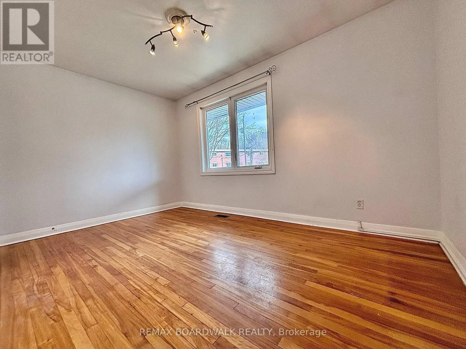 379 ST DENIS STREET - Image 8