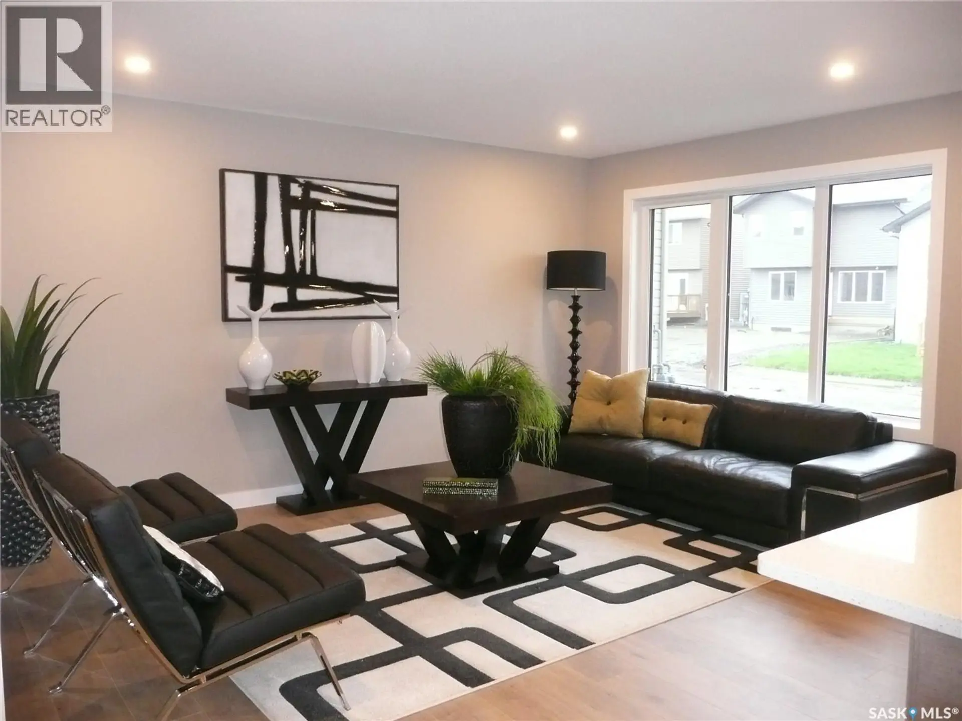 535 Traeger MANOR - Image 2