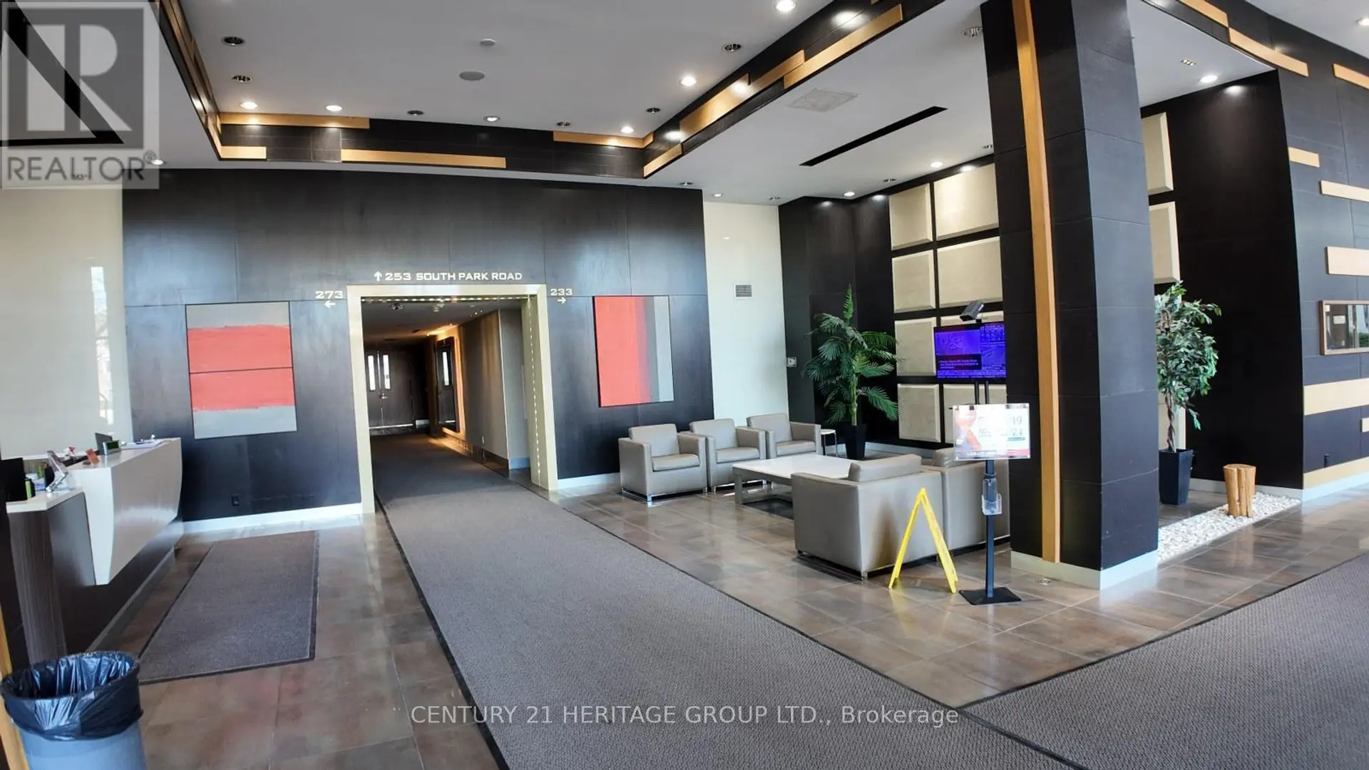 #601 233 SOUTH PARK ROAD - Image 3