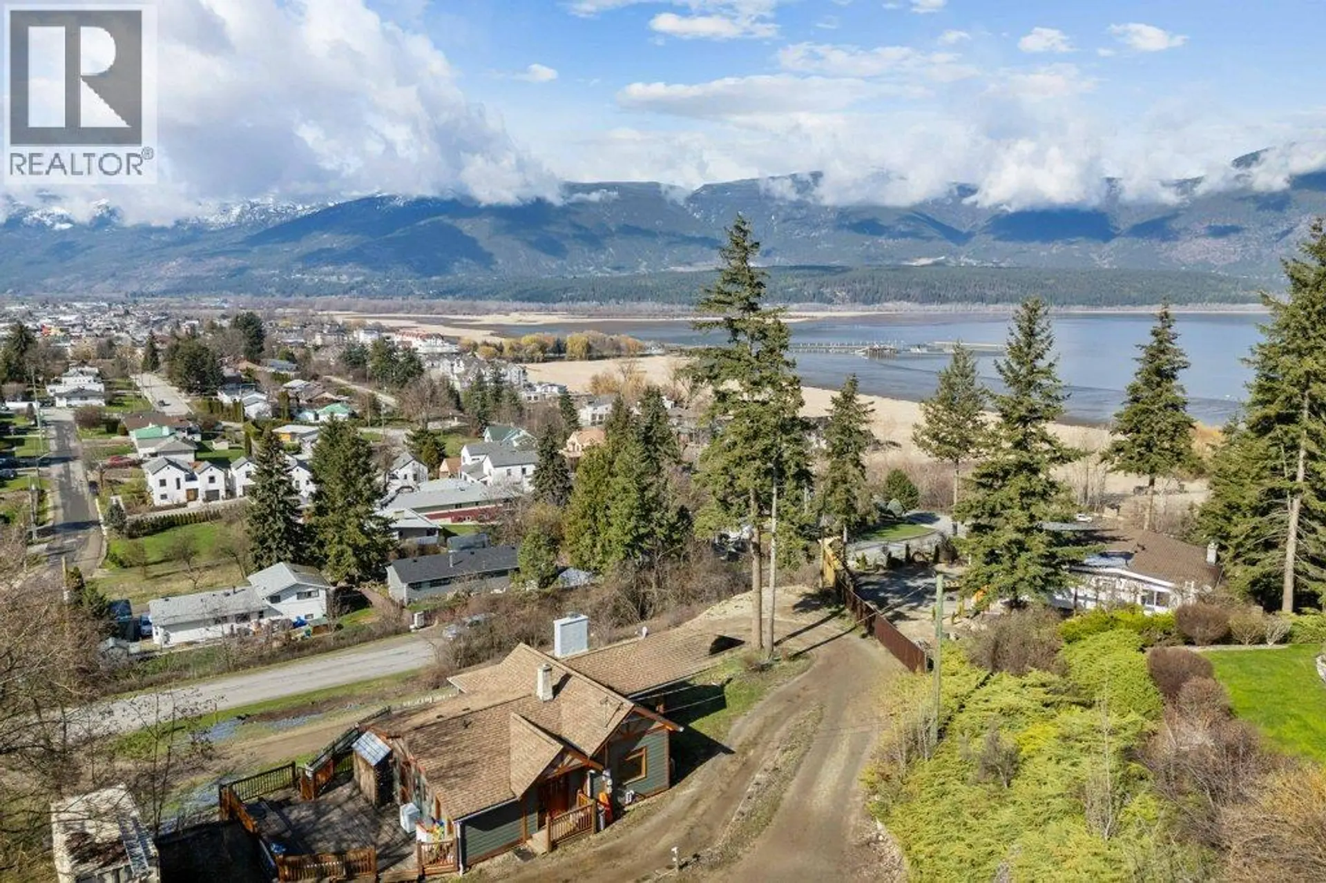 Property at 1321 10 Avenue NE, Salmon Arm, BC