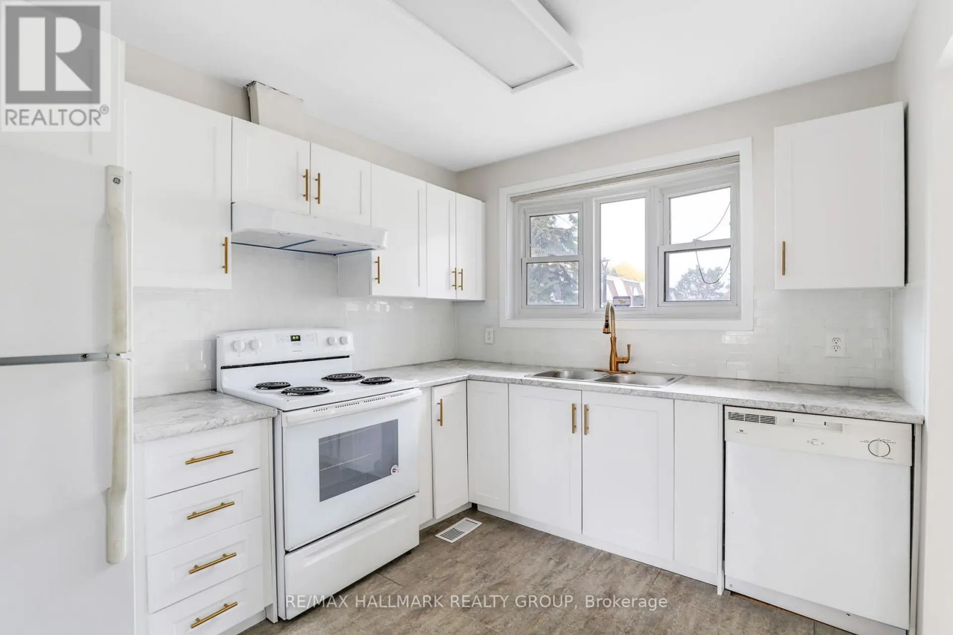 #44 920 DYNES ROAD - Image 4