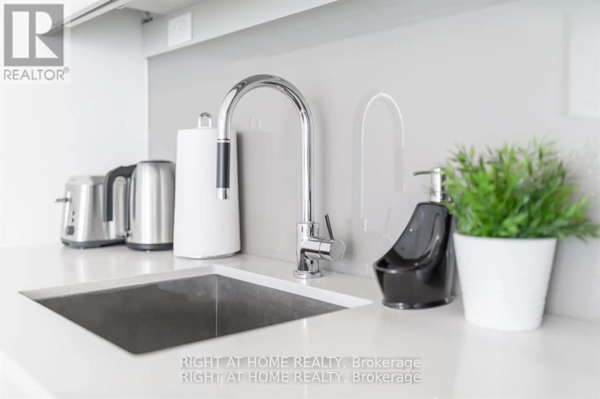 #3907 101 PETER STREET - Image 11