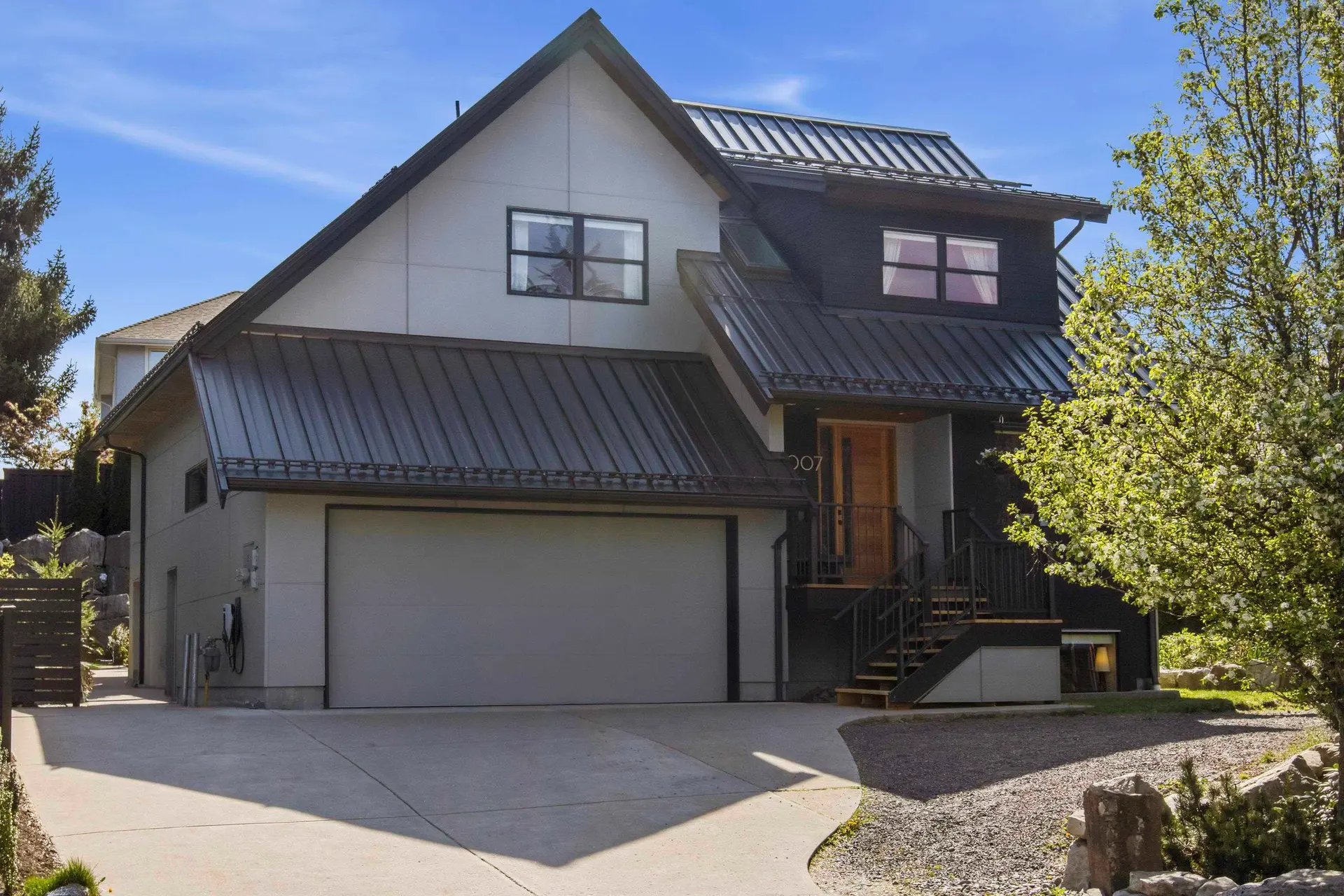 Property at 1007 Jay Crescent, Squamish, BC