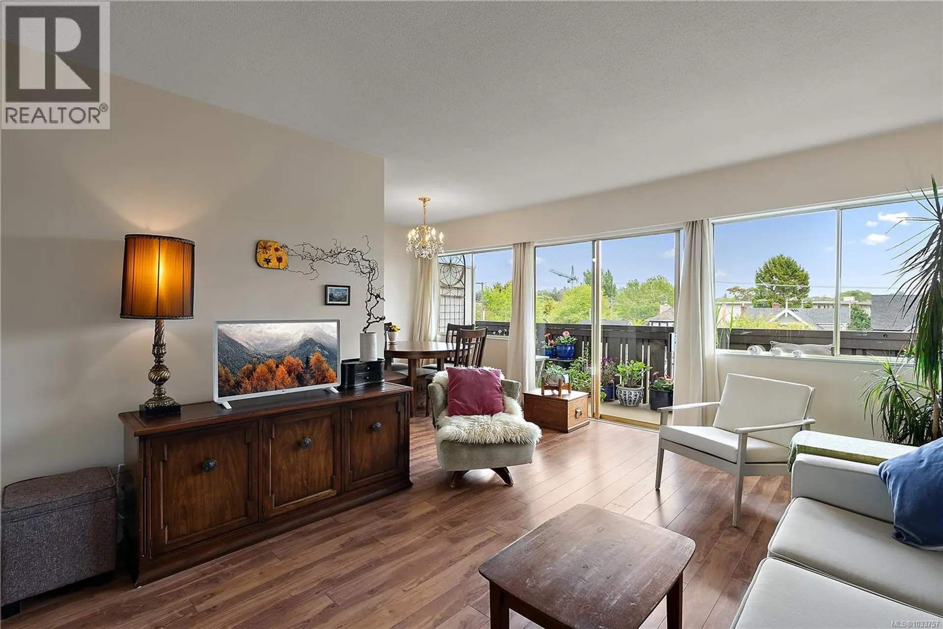 #324 964 Heywood Ave - Image 3