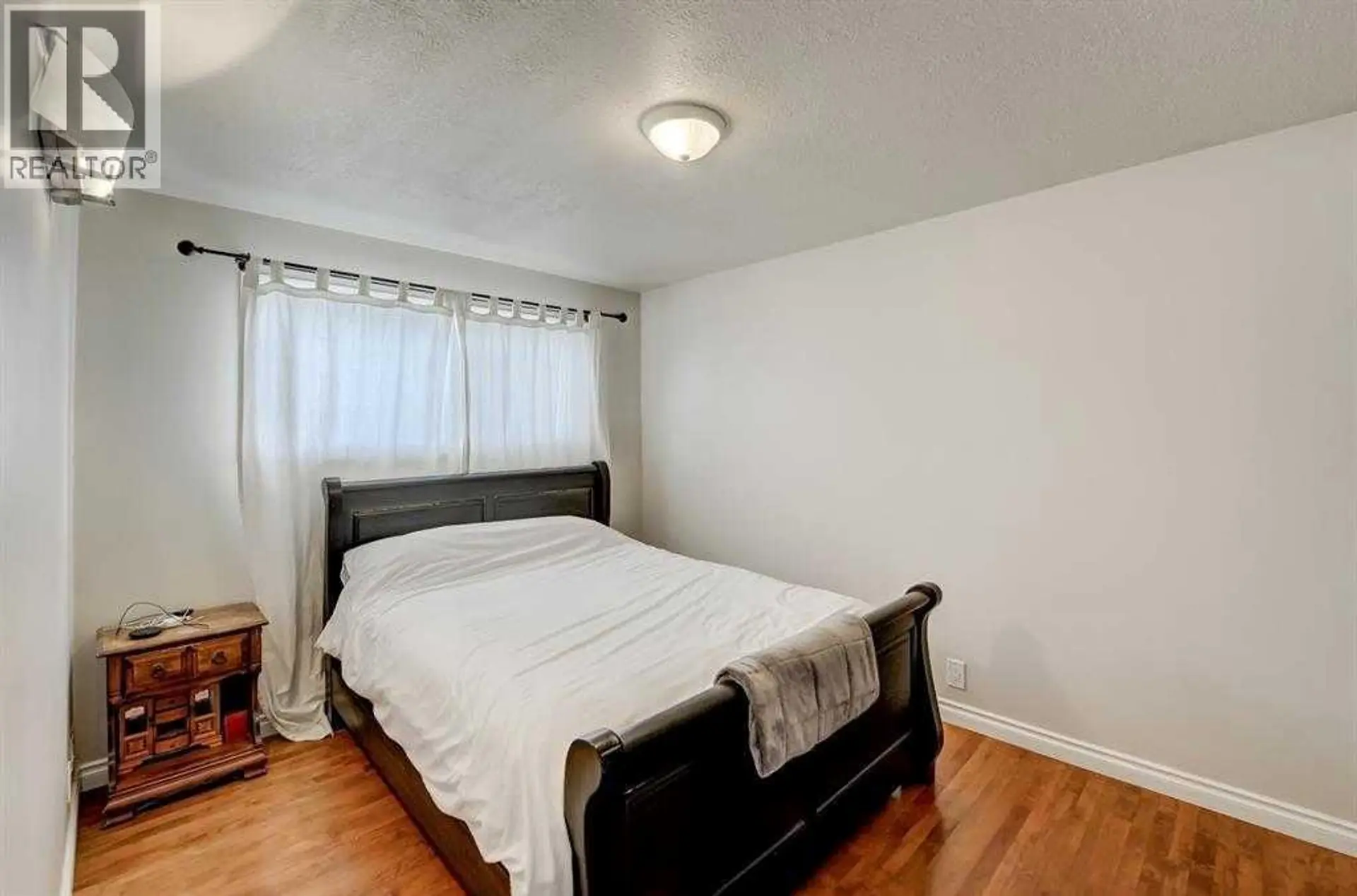518 54 Avenue SW - Image 7