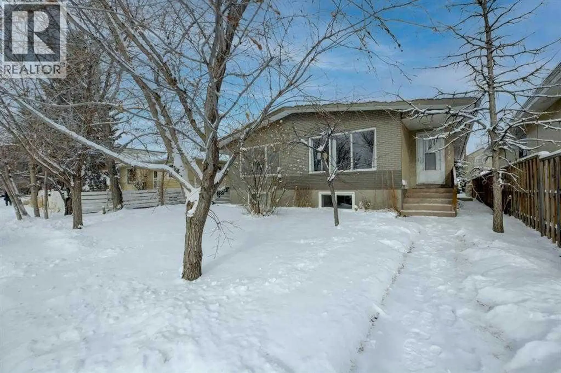 518 54 Avenue SW - Image 1