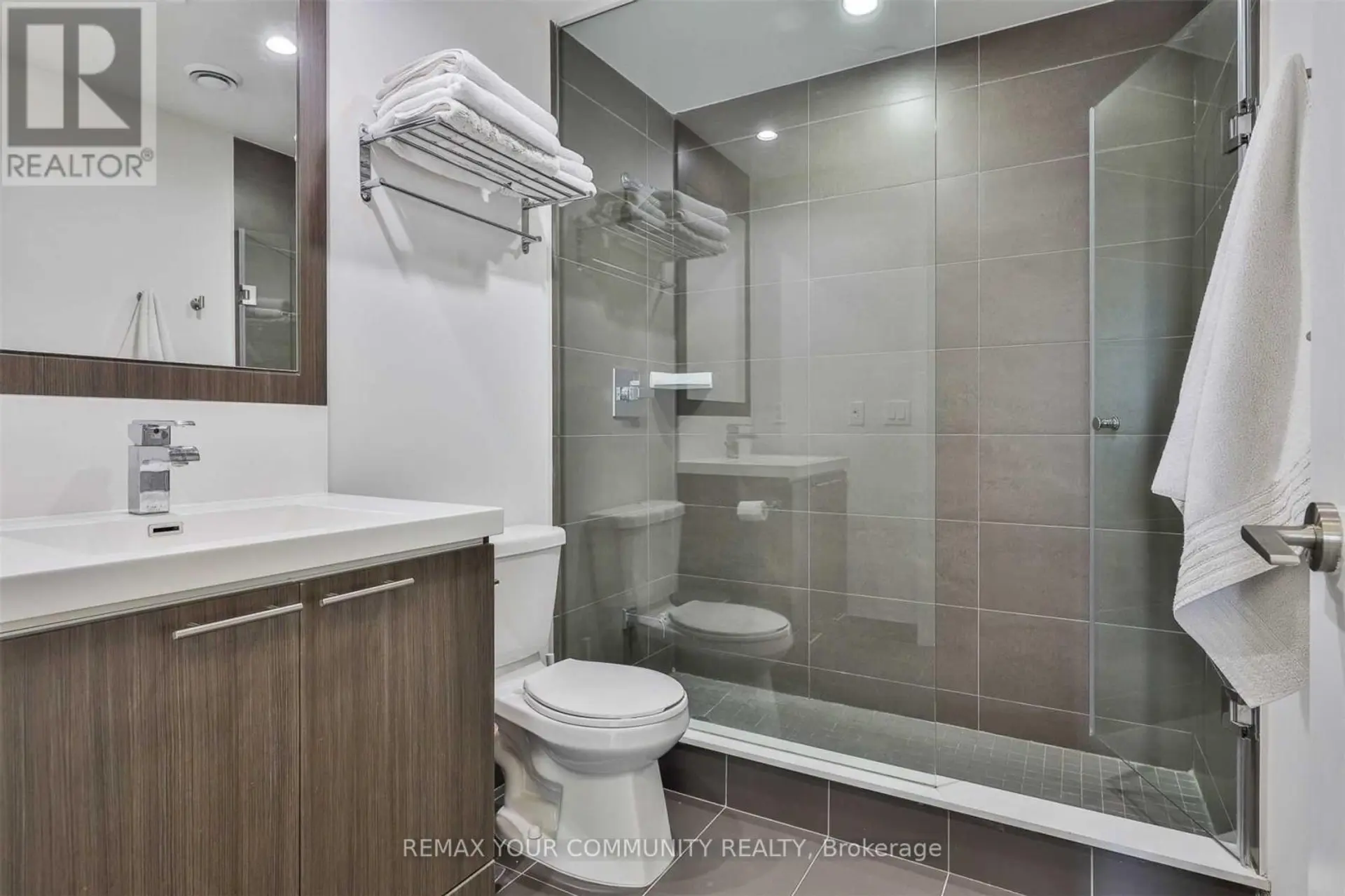 #533 120 HARRISON GARDEN BOULEVARD - Image 11