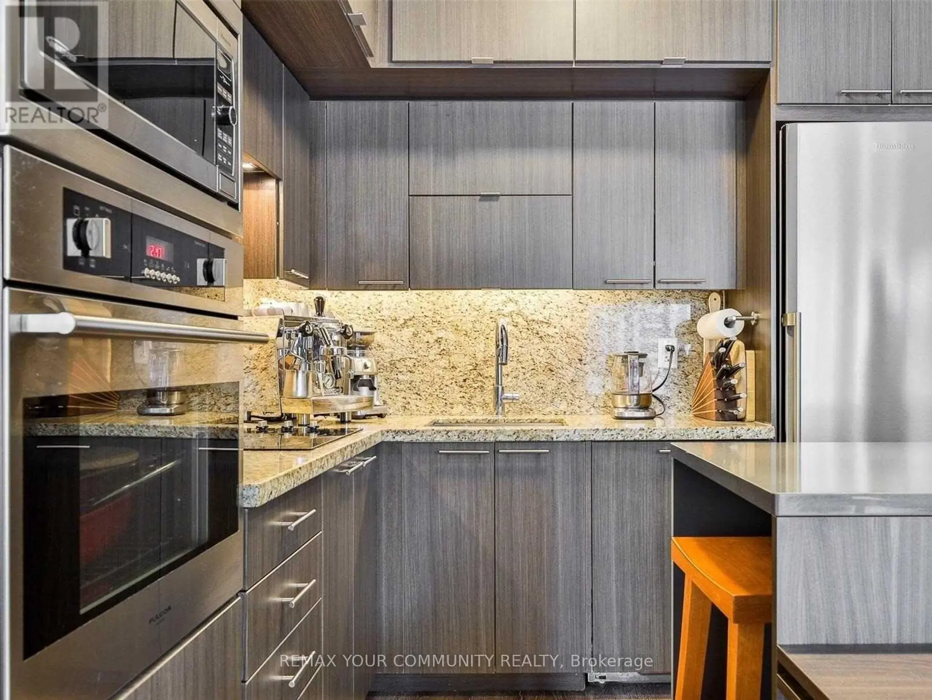 #533 120 HARRISON GARDEN BOULEVARD - Image 3