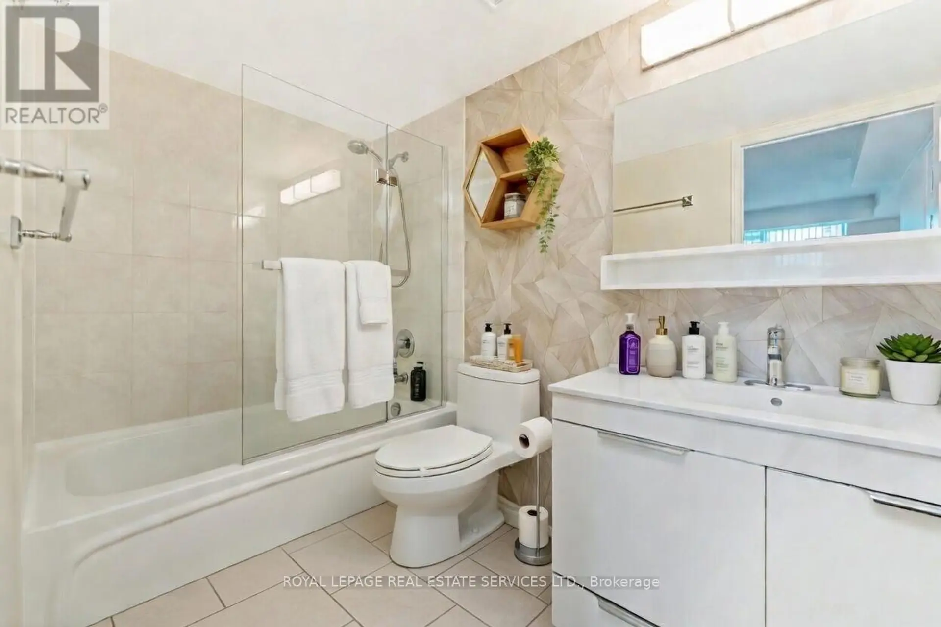 #311 17 MICHAEL POWER PLACE - Image 7