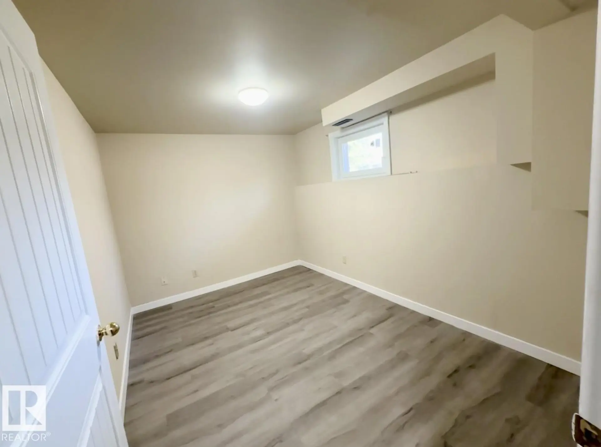 10905 74 AV NW - Image 17