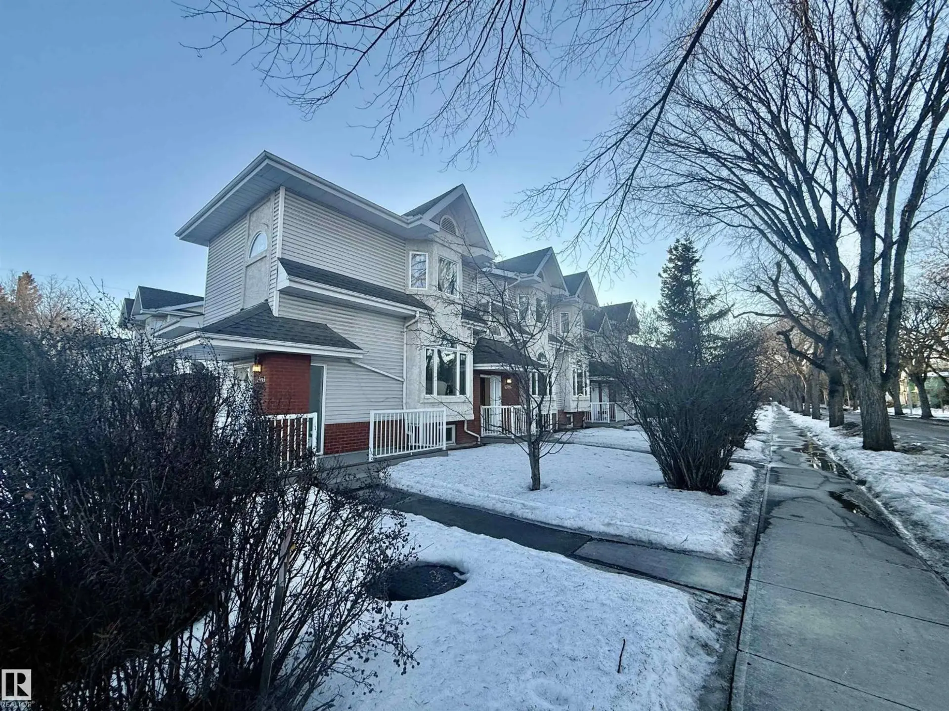 10905 74 AV NW - Image 3