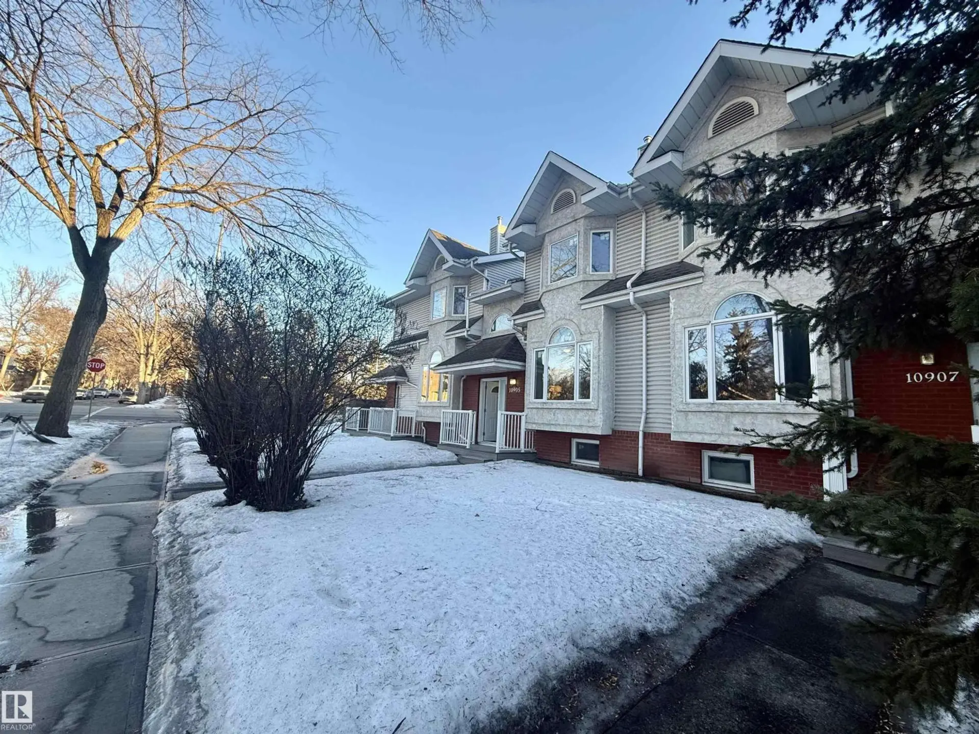 10905 74 AV NW - Image 4