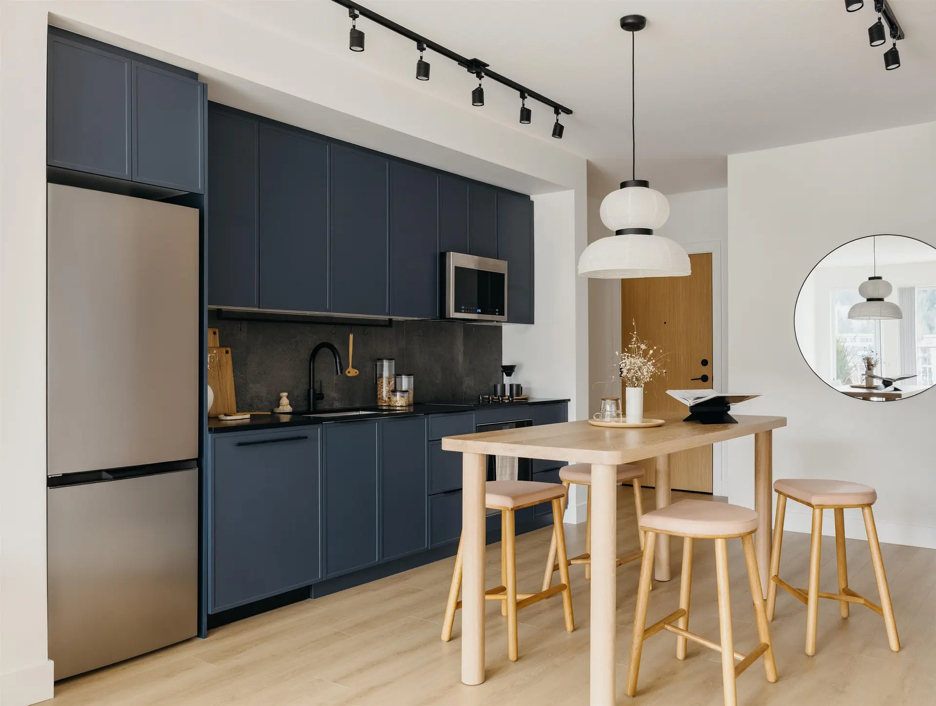 #602 3055 Murray Street - Image 3