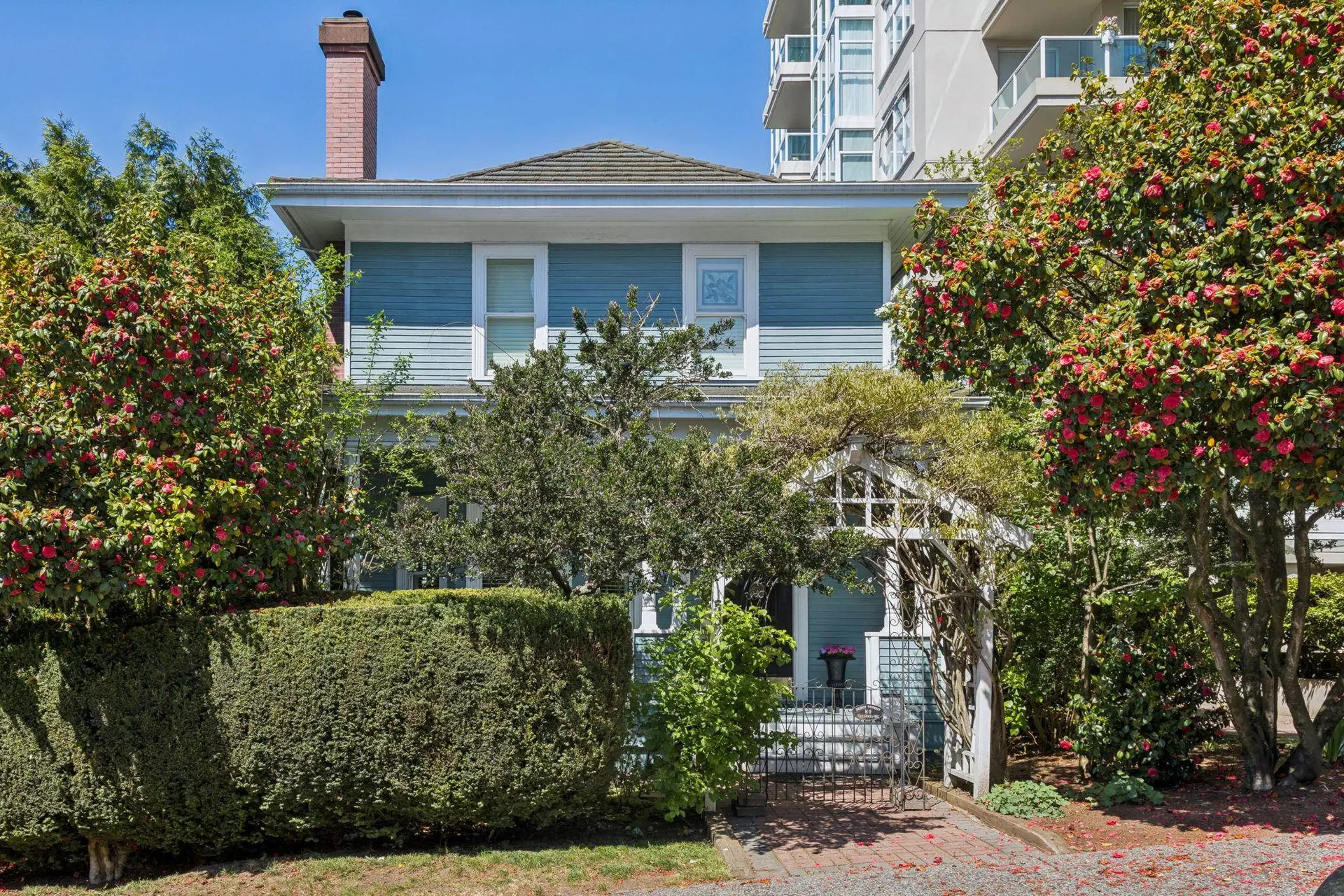 Property at 557 Lonsdale Avenue, North Vancouver, BC