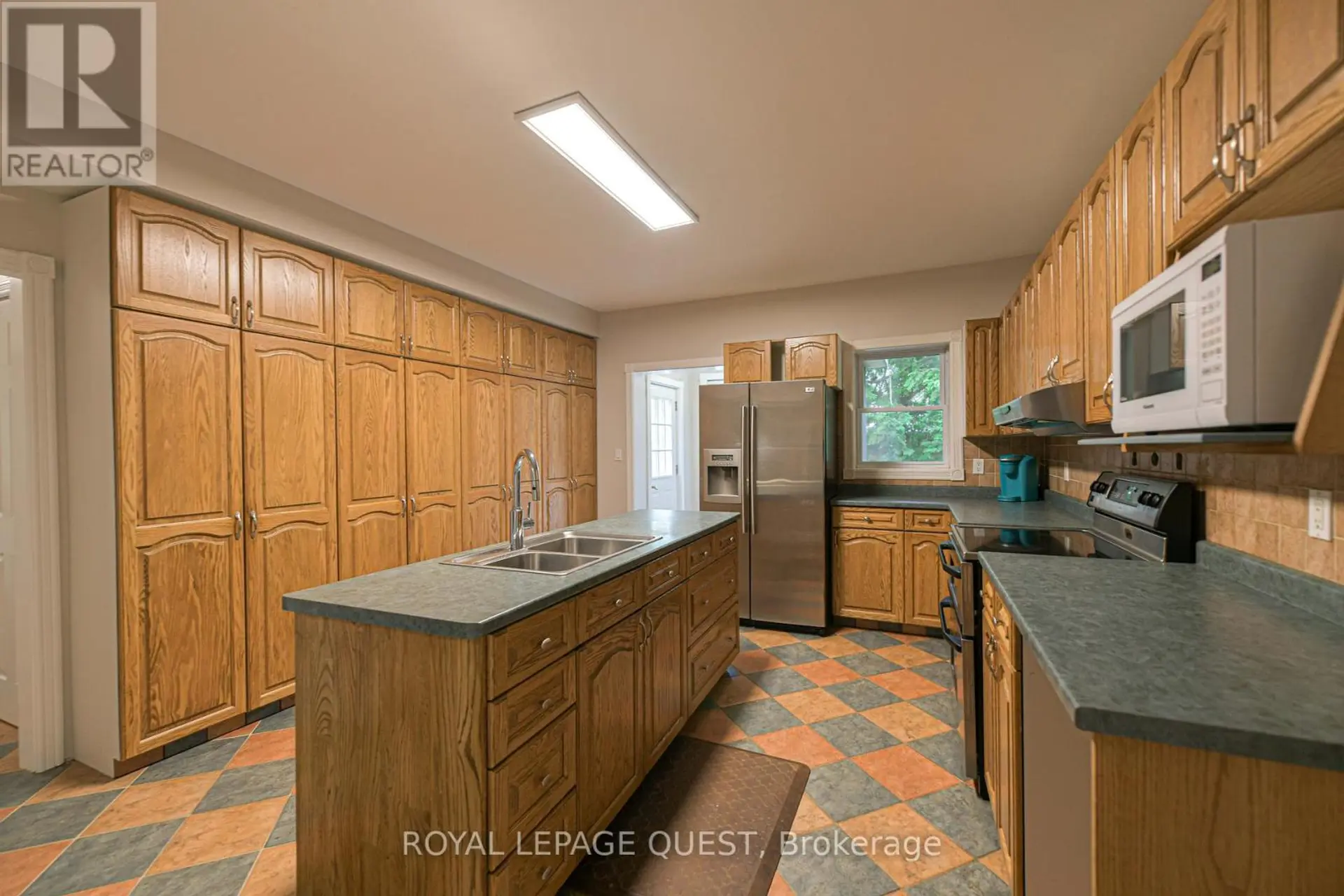 1046 SOUTHWOOD ROAD - Image 10