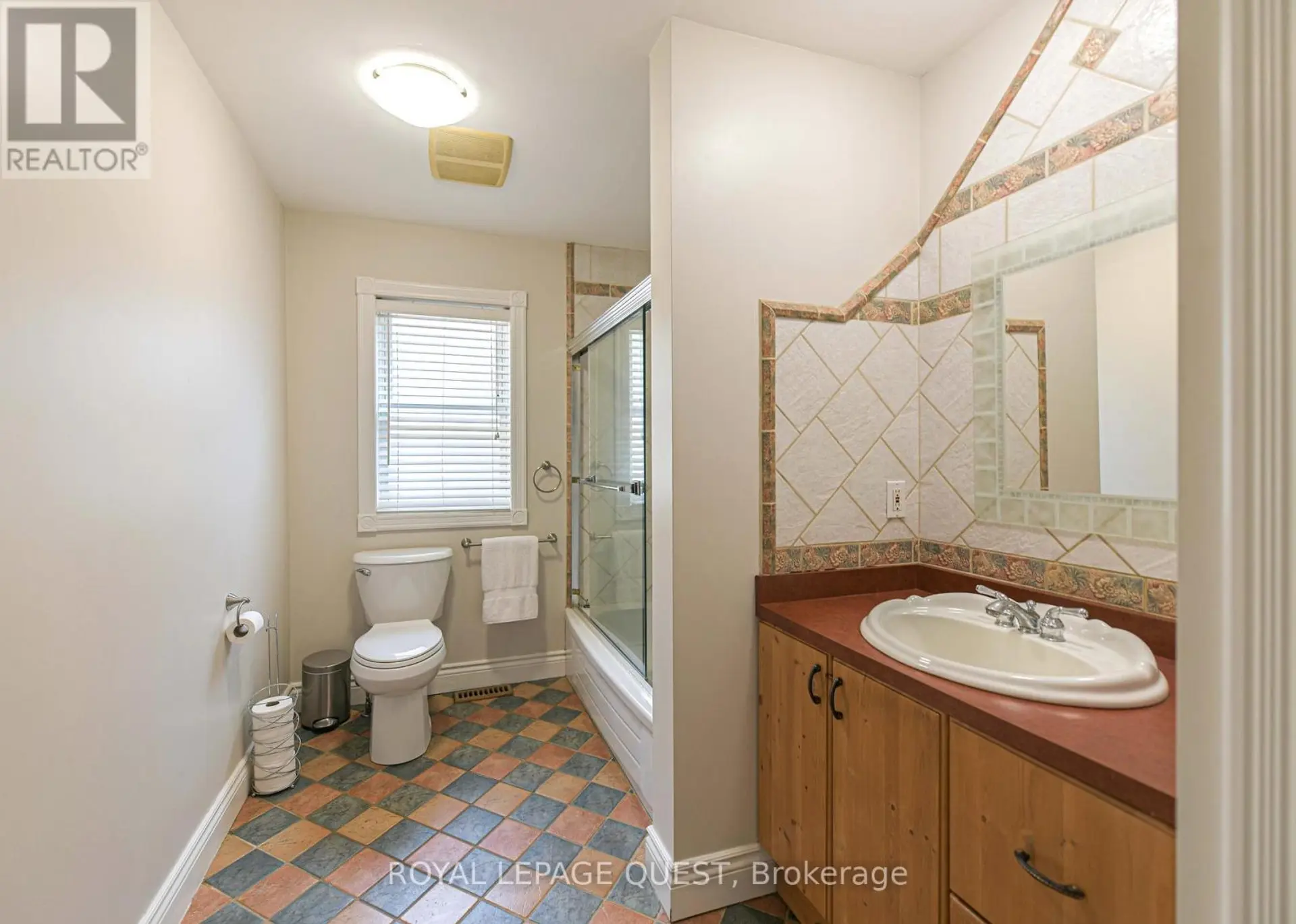 1046 SOUTHWOOD ROAD - Image 11