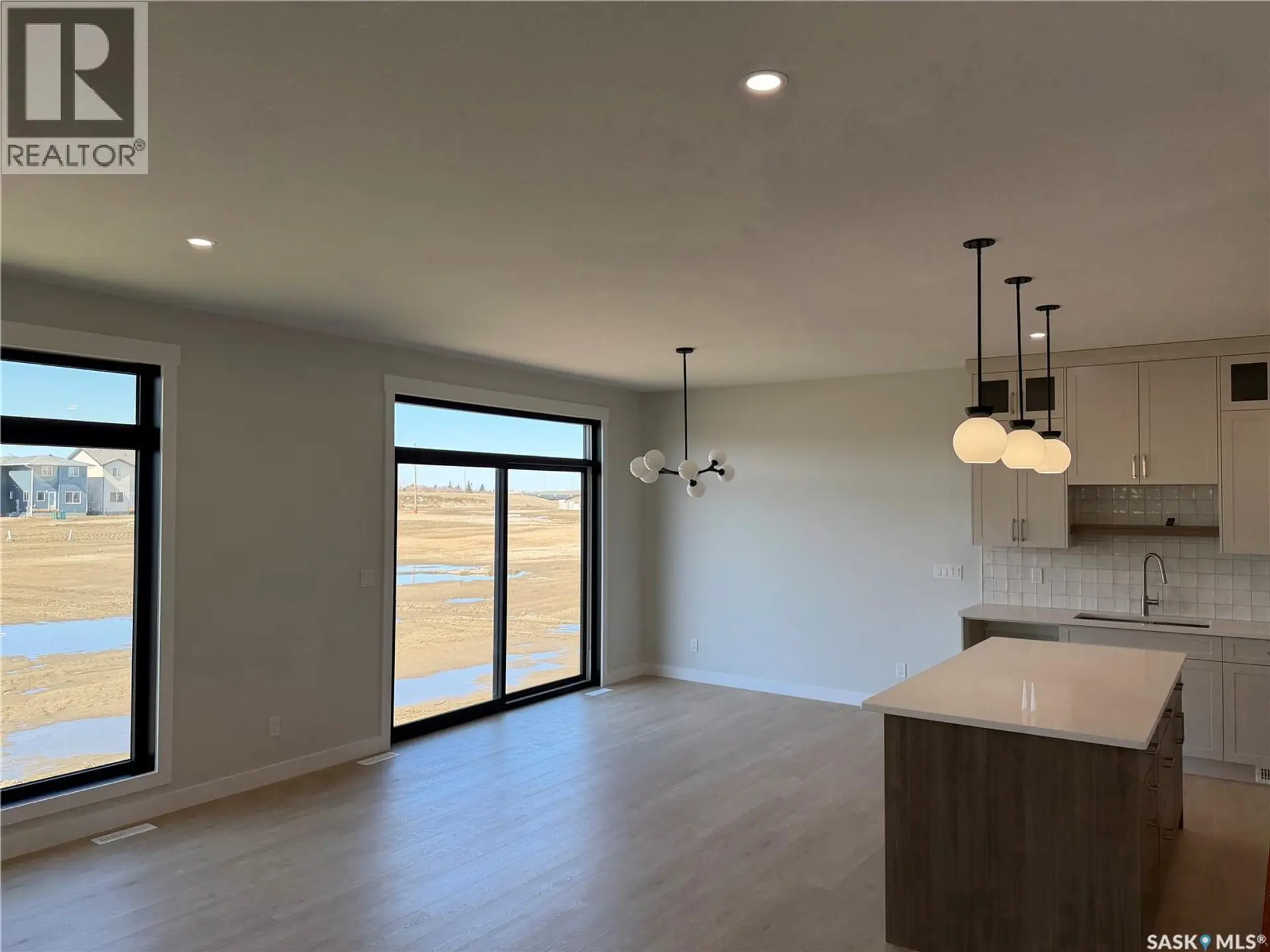 310 Traeger MANOR - Image 4