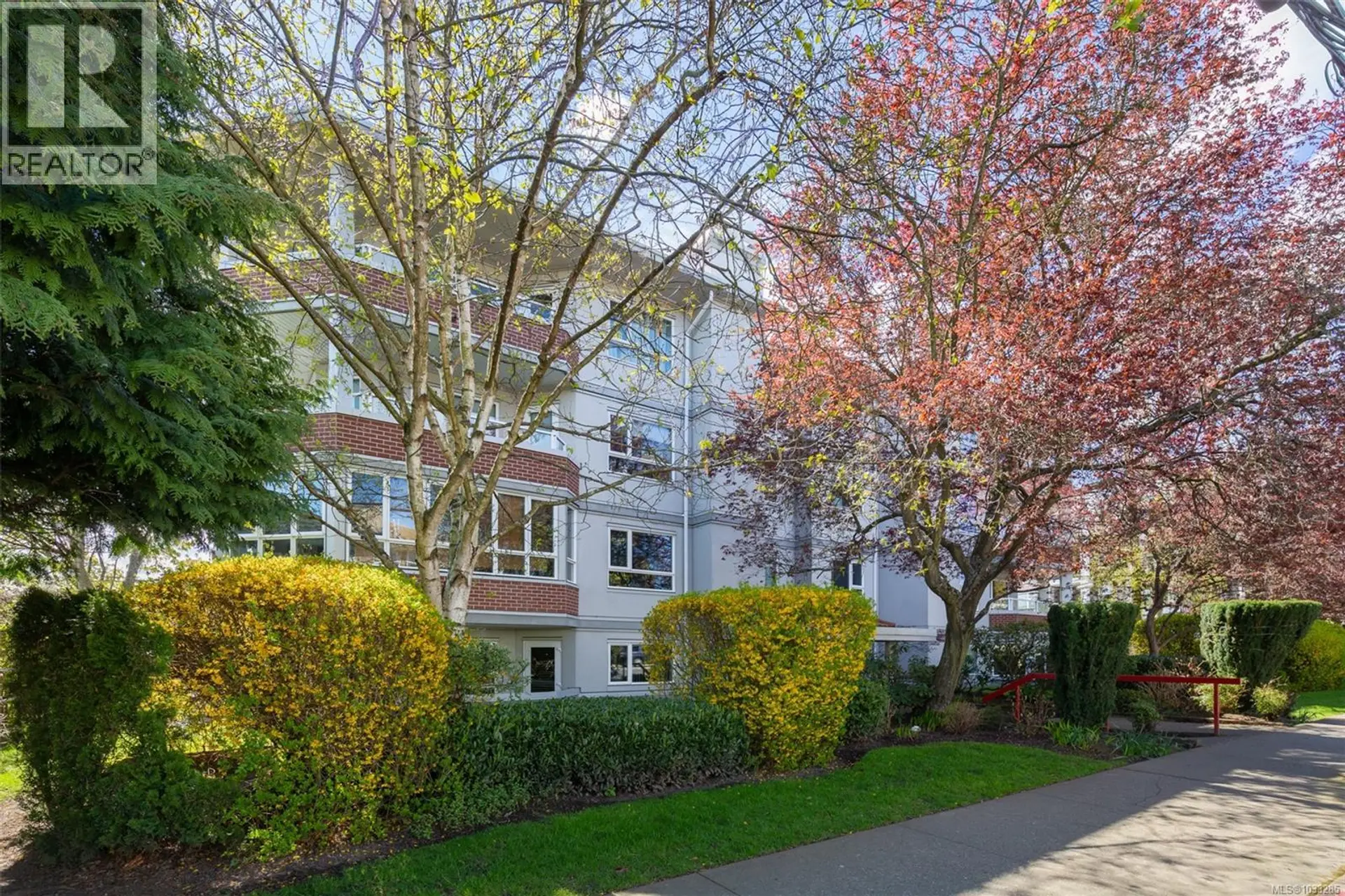 Property at #103 1807 Oak Bay Ave, Victoria, BC