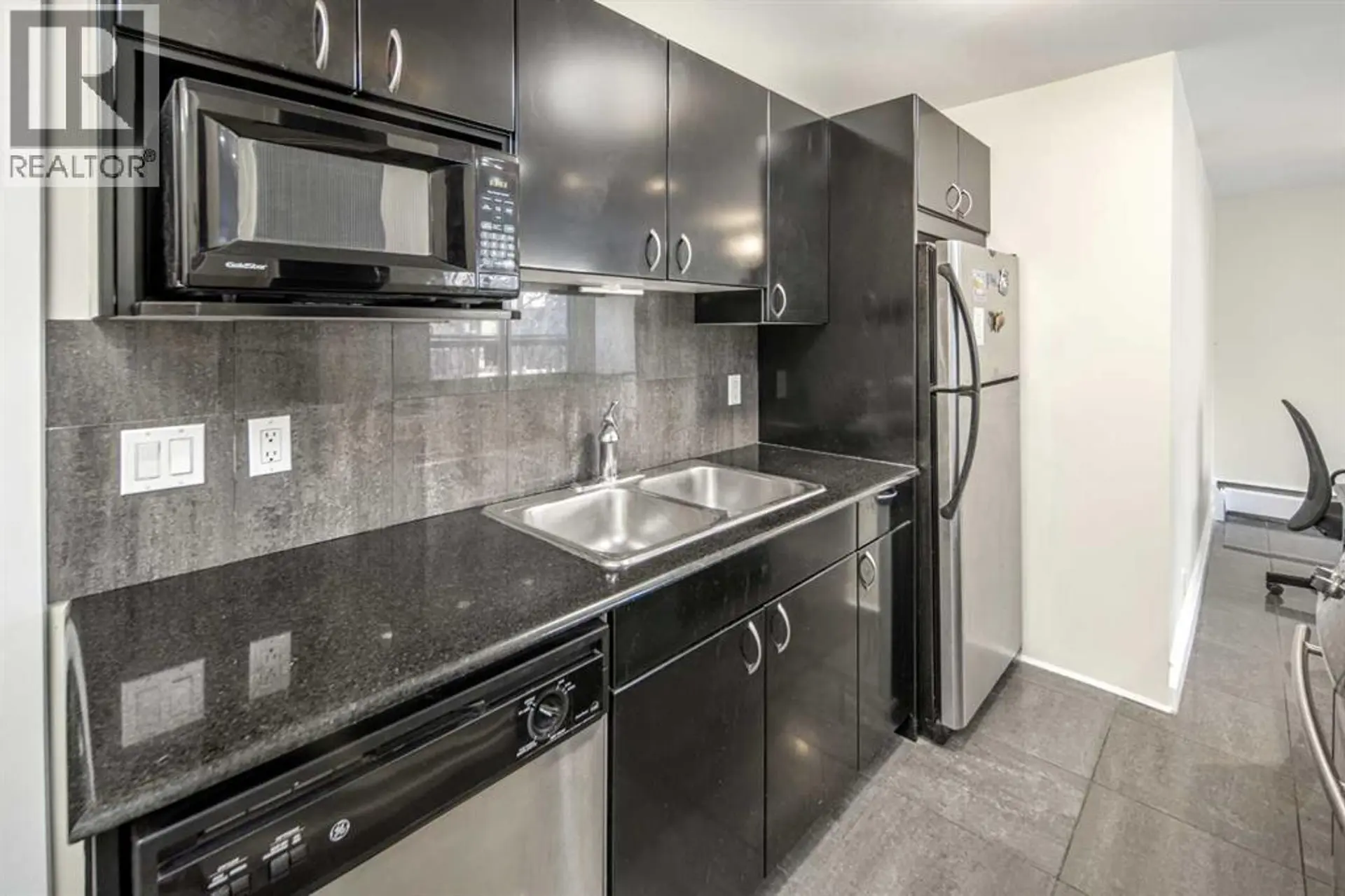 #204 706 15 Avenue SW - Image 4