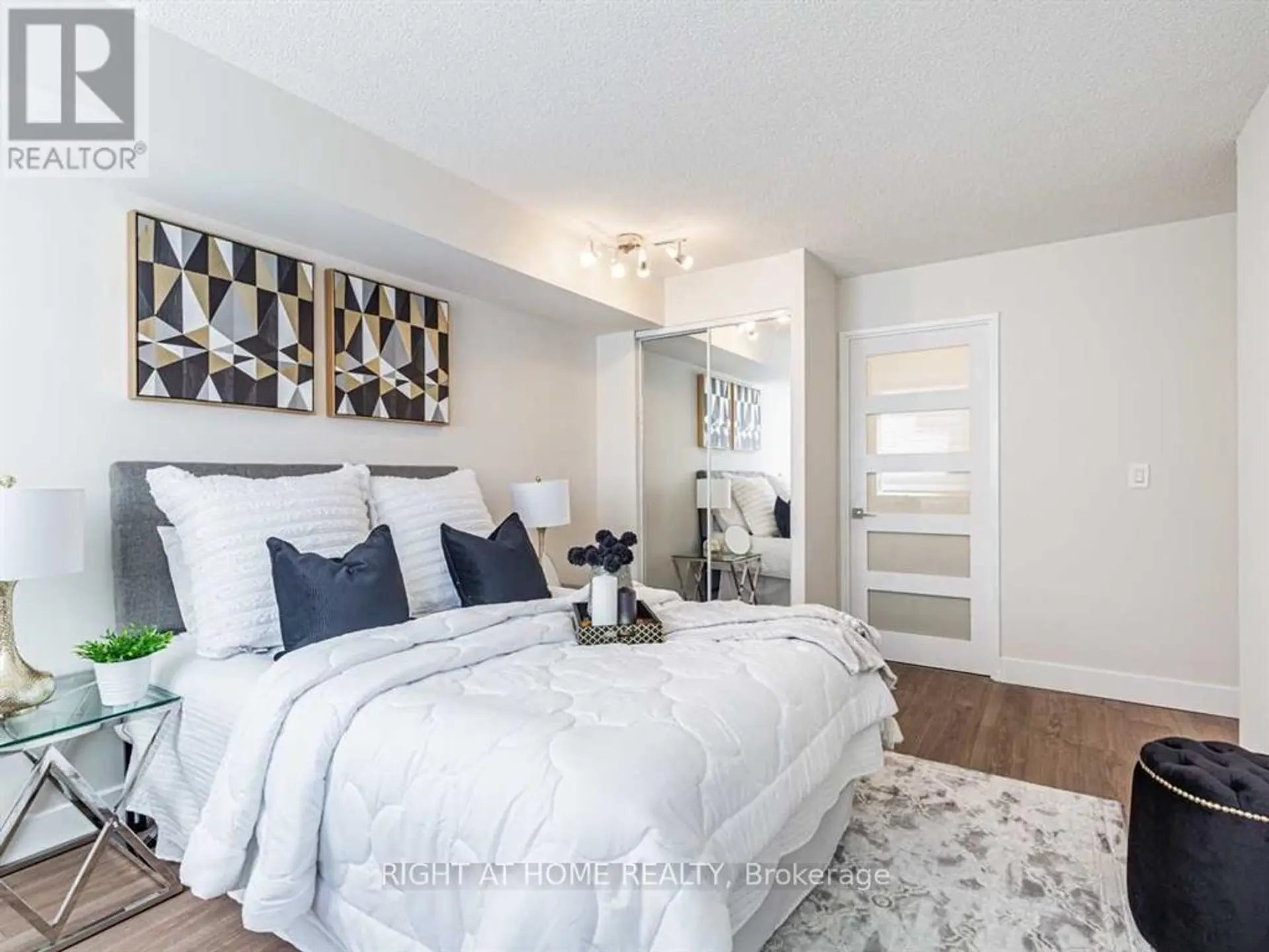 #215 555 WILSON HTS BOULEVARD - Image 12