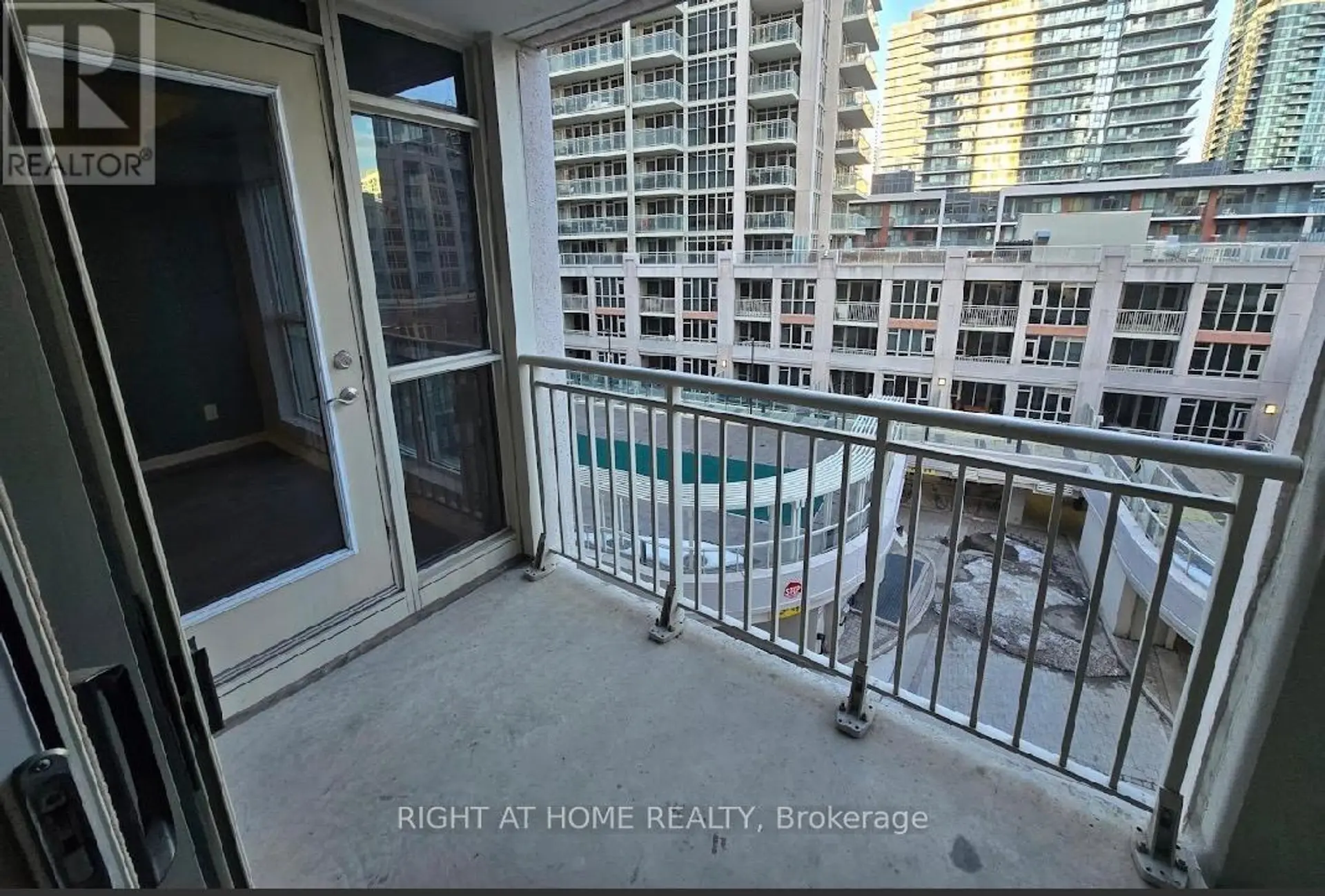 #706 35 BASTION STREET - Image 11