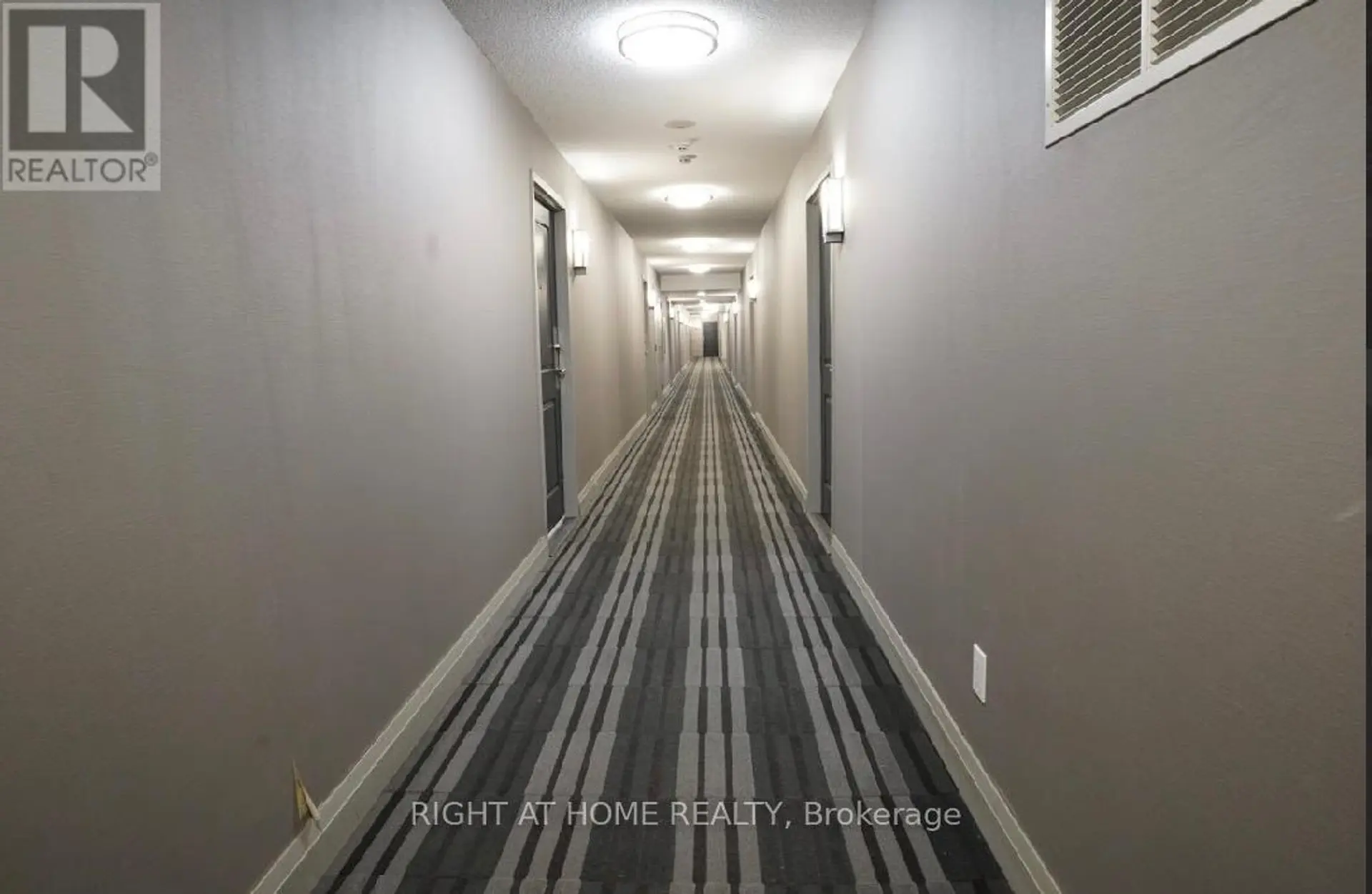 #706 35 BASTION STREET - Image 2