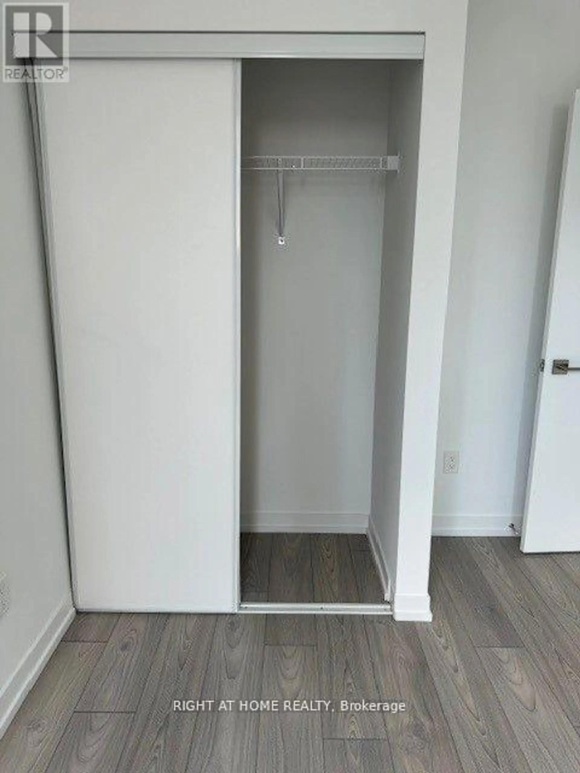 #1011 82 DALHOUSIE STREET - Image 3