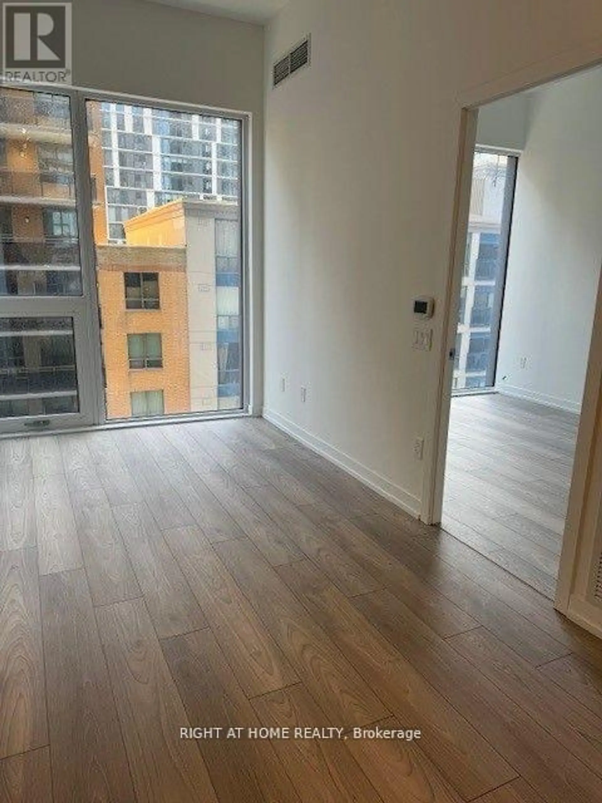 #1011 82 DALHOUSIE STREET - Image 4