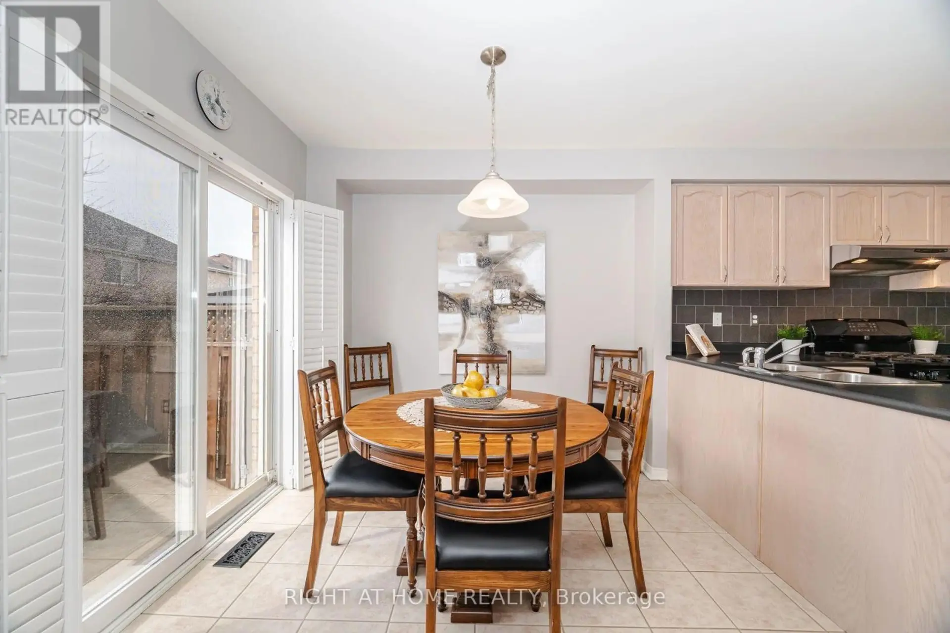 910 OAKTREE CRESCENT - Image 9