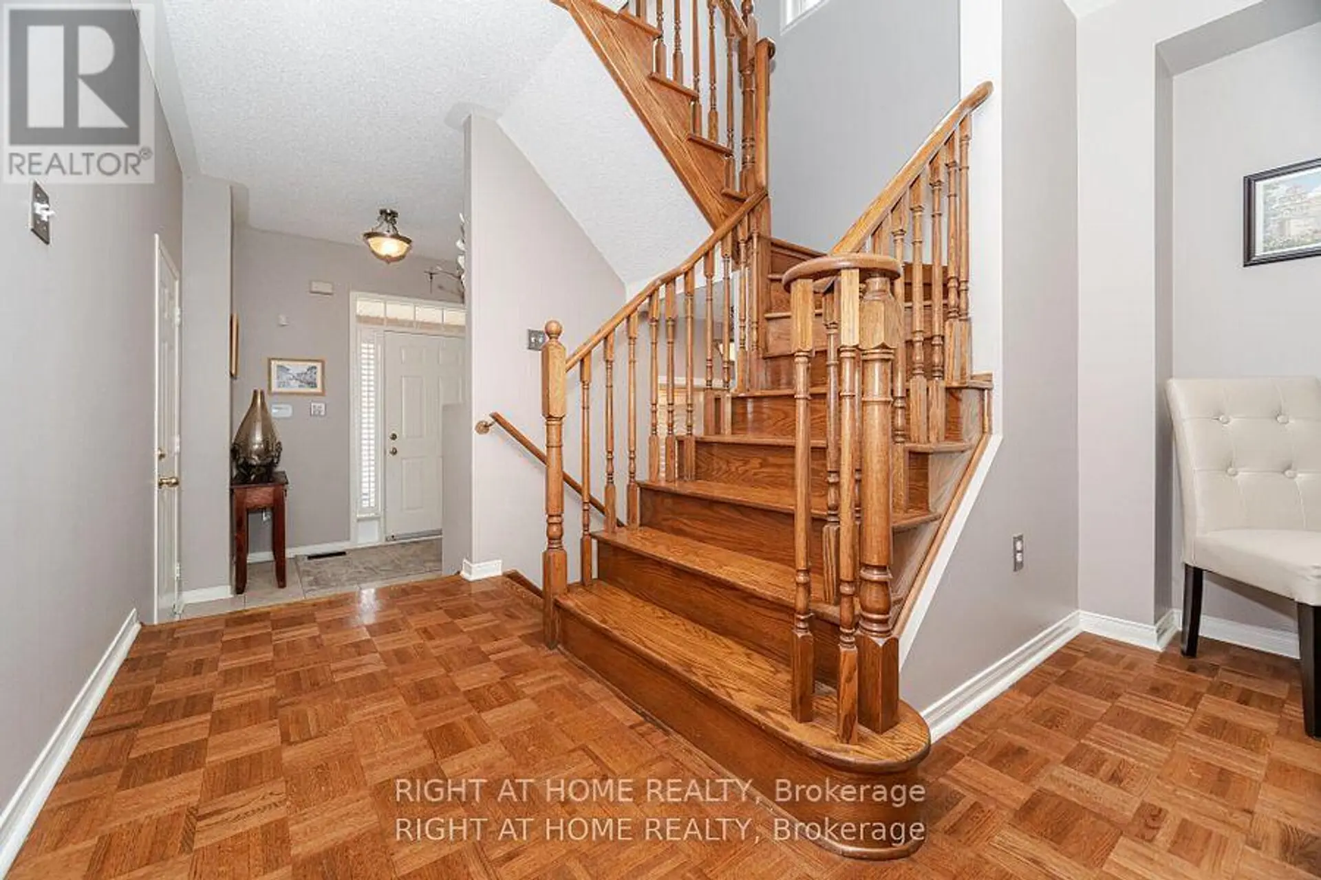 910 OAKTREE CRESCENT - Image 4