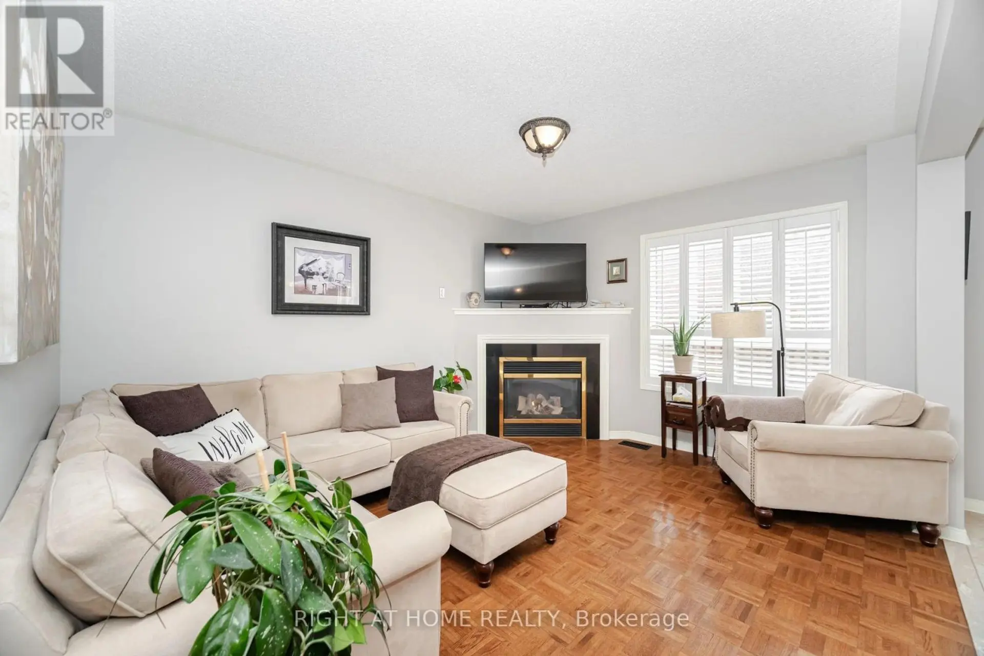 910 OAKTREE CRESCENT - Image 6