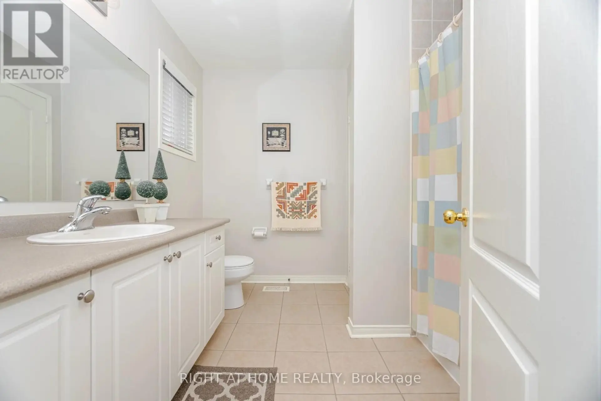 910 OAKTREE CRESCENT - Image 11