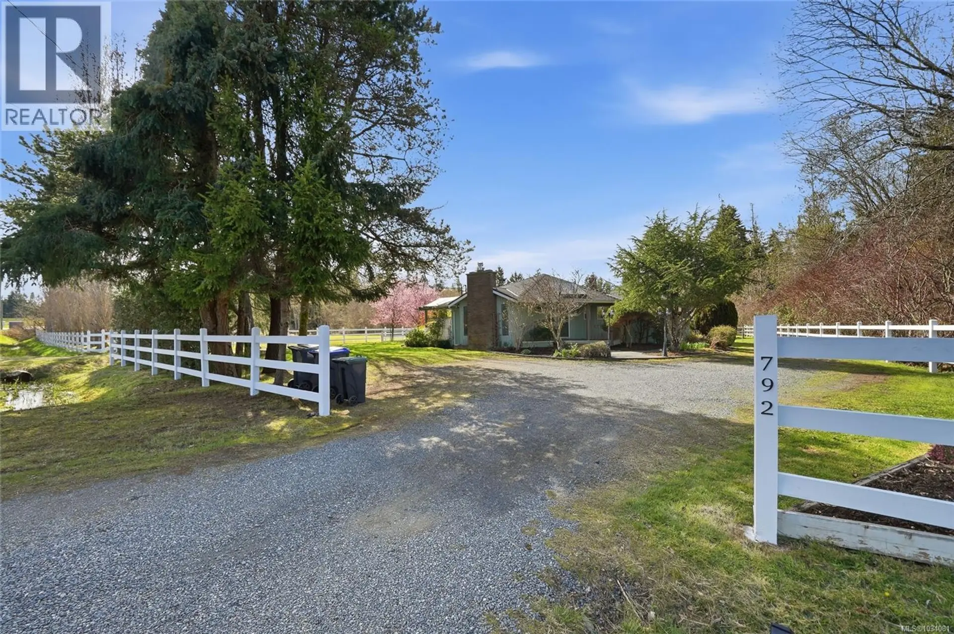 Property at 792 Bennett Rd, Qualicum Beach, BC