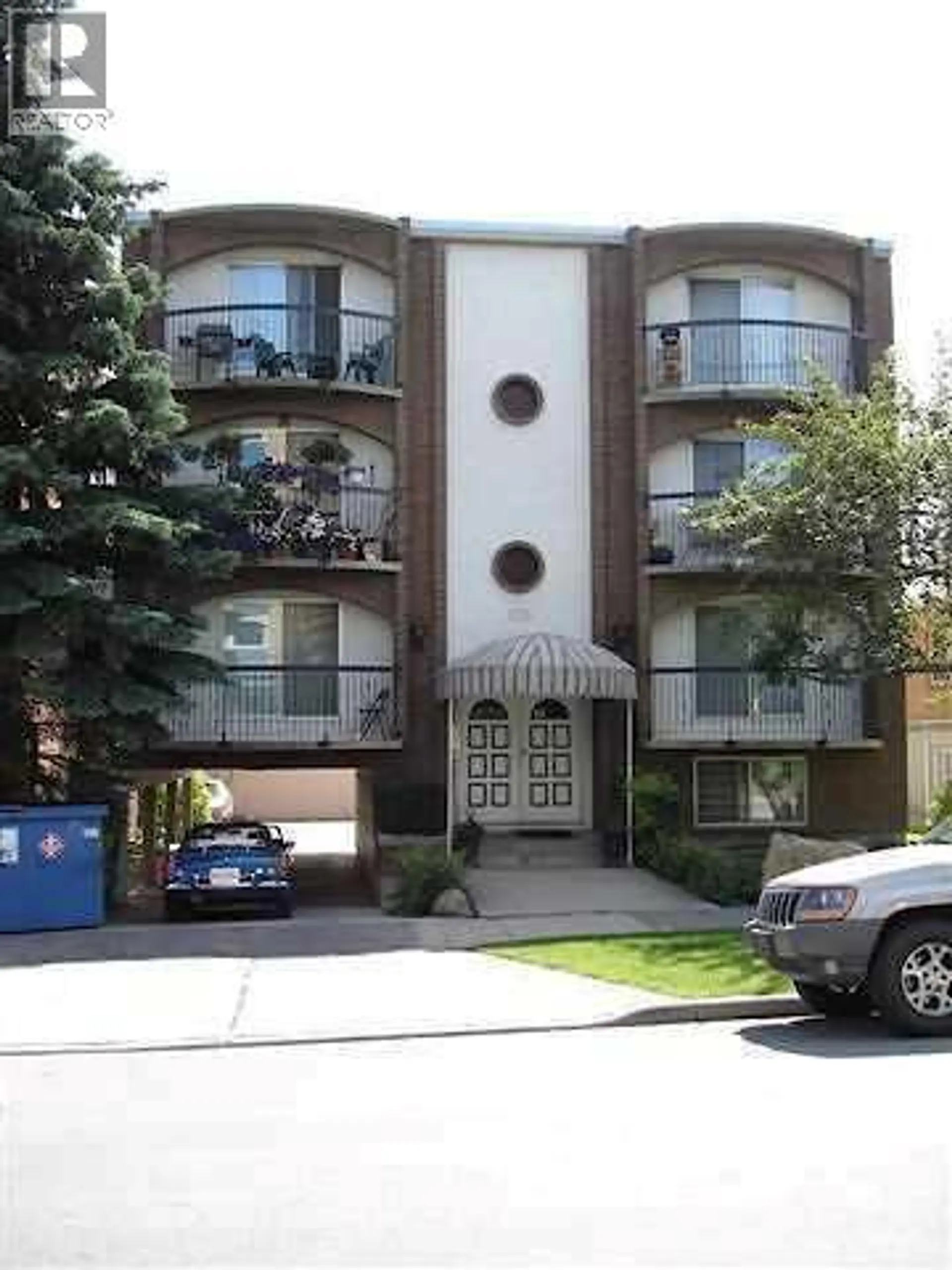 655 4 AV  NE - Image 1