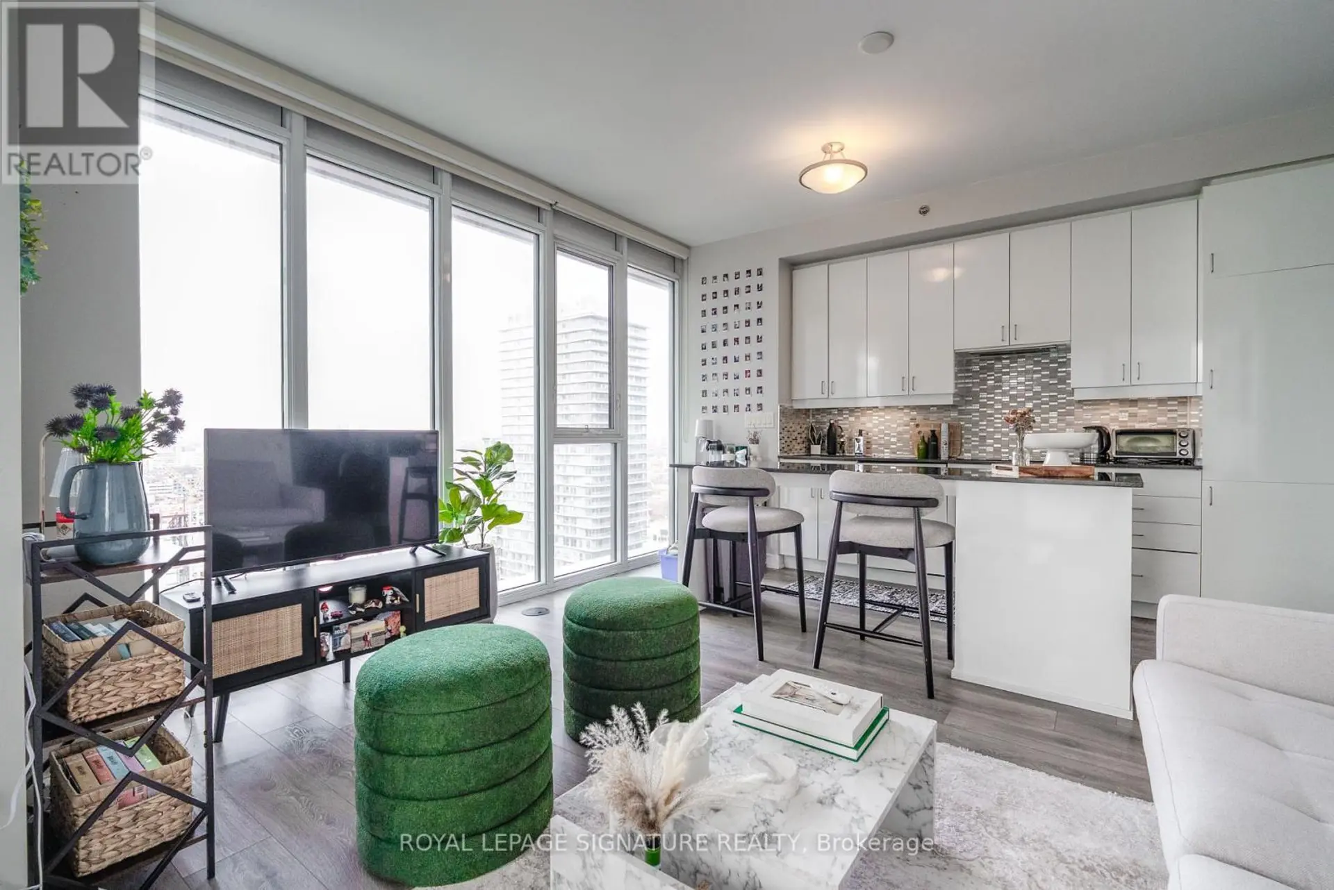 #2503 426 UNIVERSITY AVENUE - Image 3