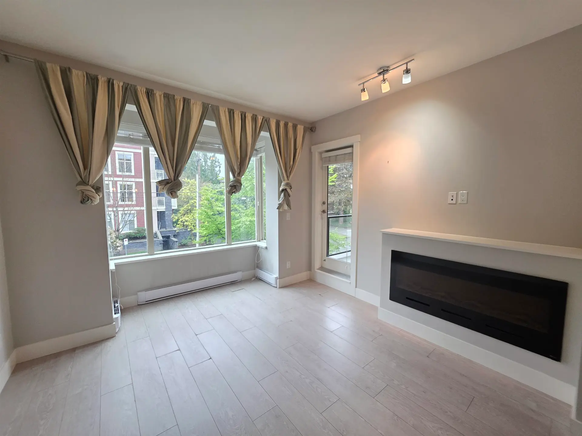 #204 2460 Kelly Avenue - Image 9