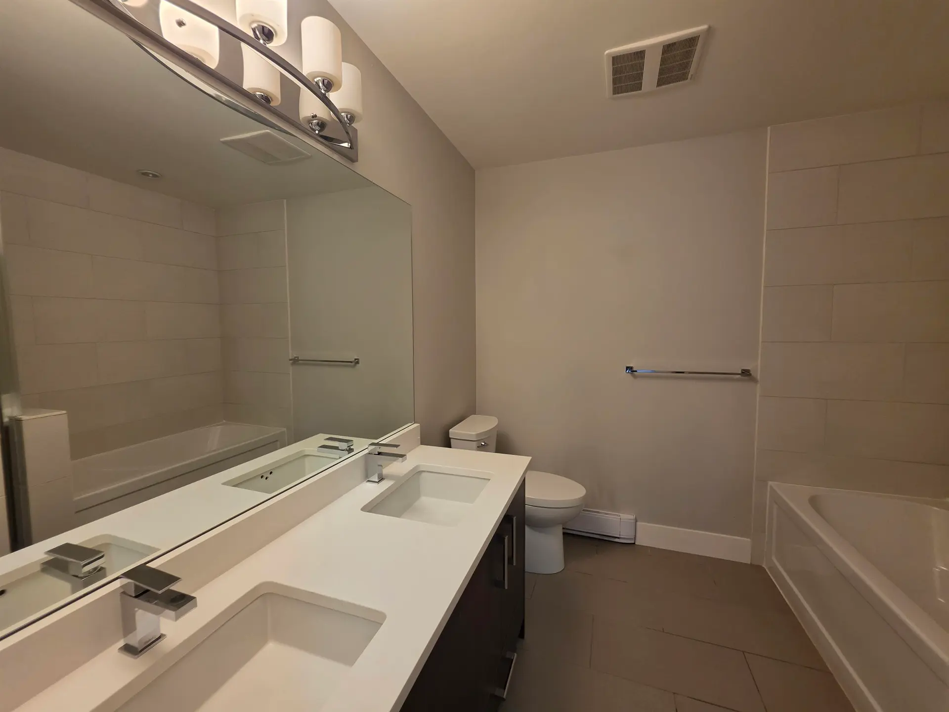 #204 2460 Kelly Avenue - Image 14
