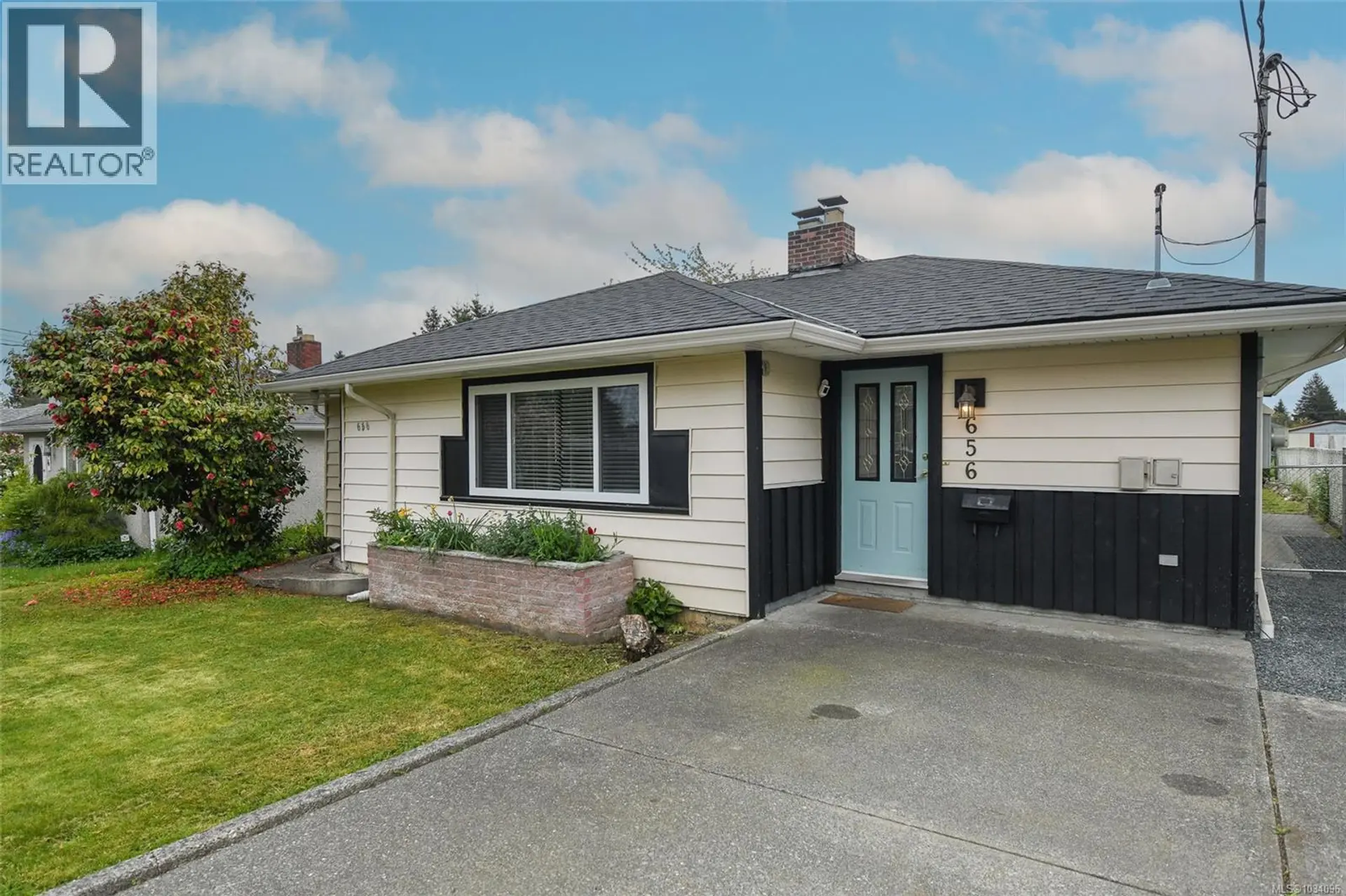 Property at 656 14th St, Courtenay, BC