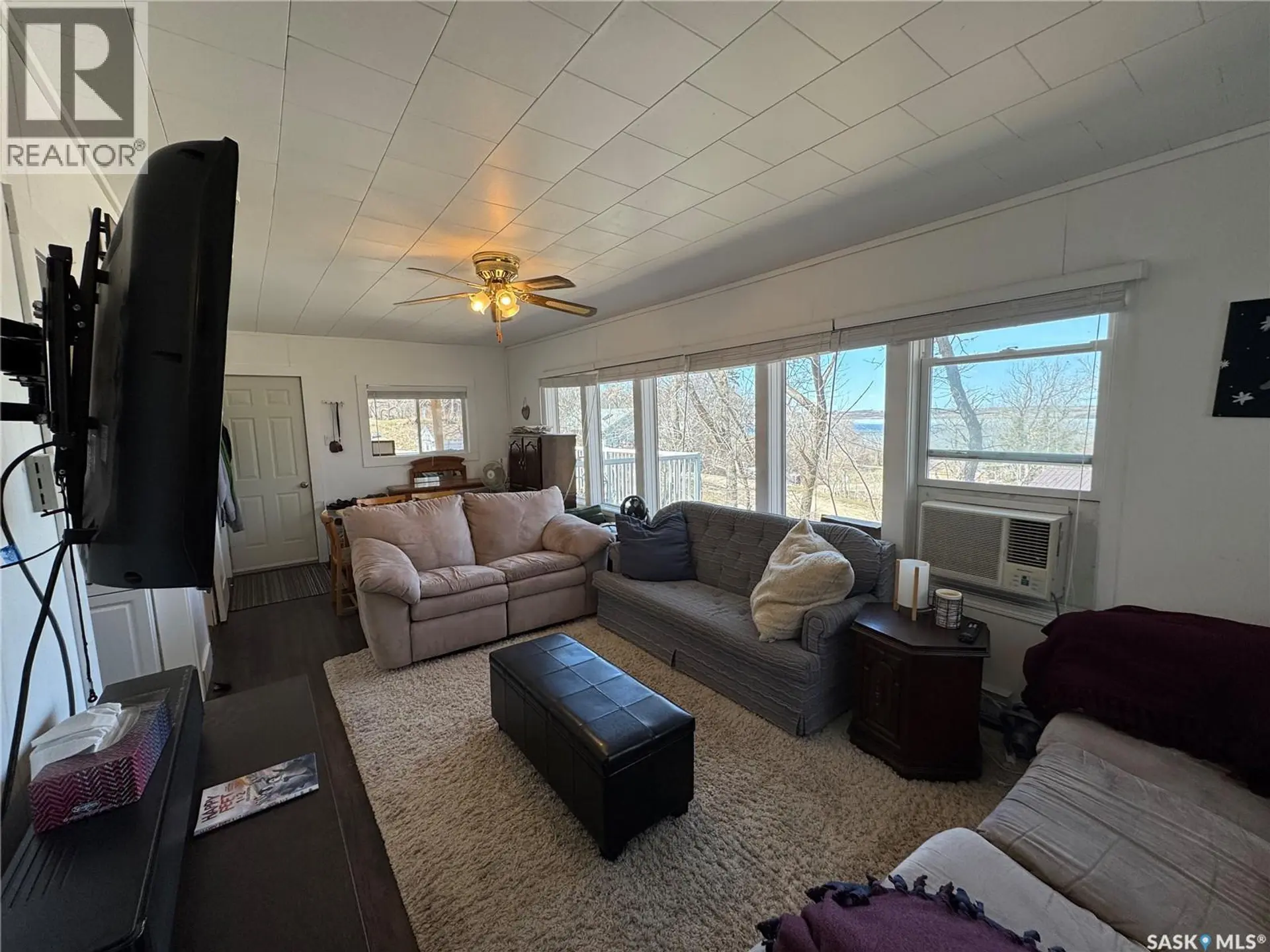 459 8TH STREET E - Image 12