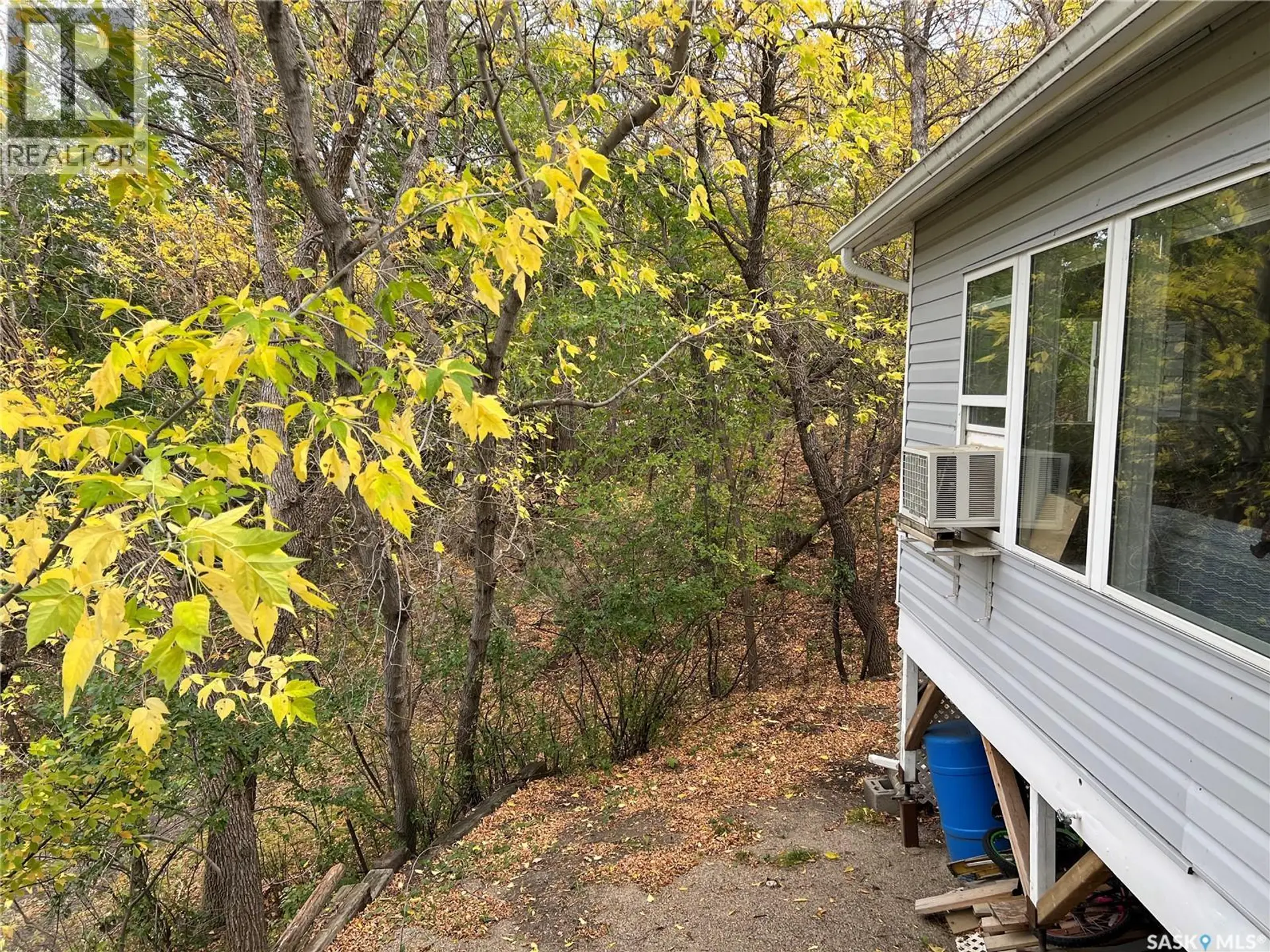 459 8TH STREET E - Image 17