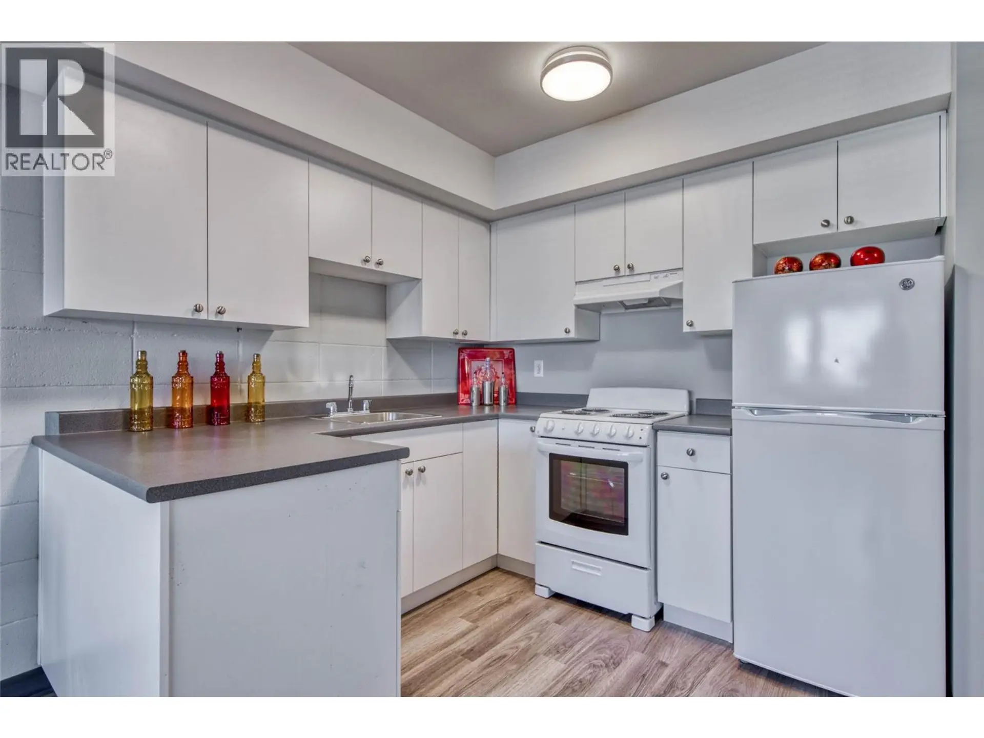 975 Tranquille Road - Image 3