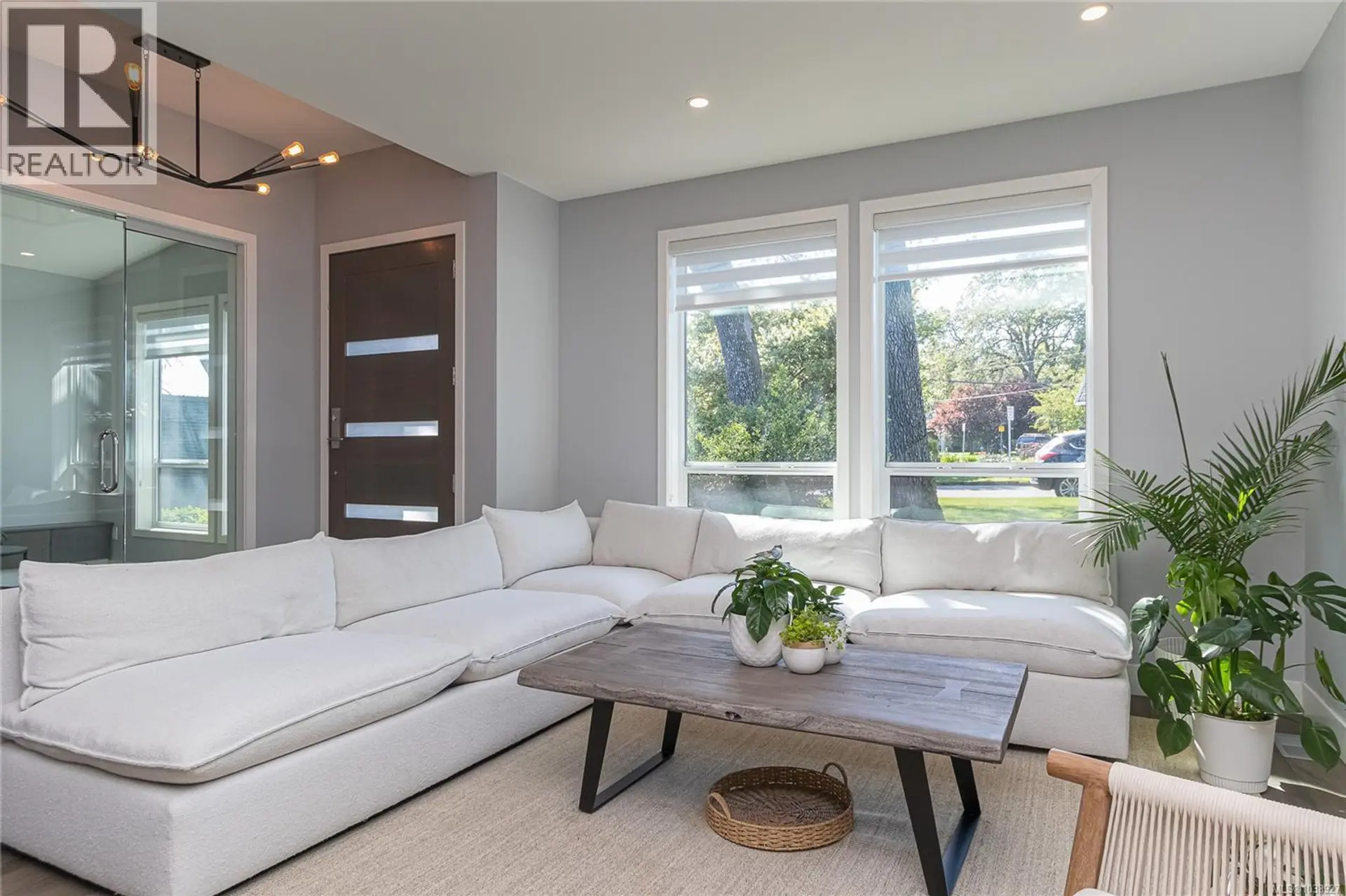 Property at 909 Bank St, Victoria, BC