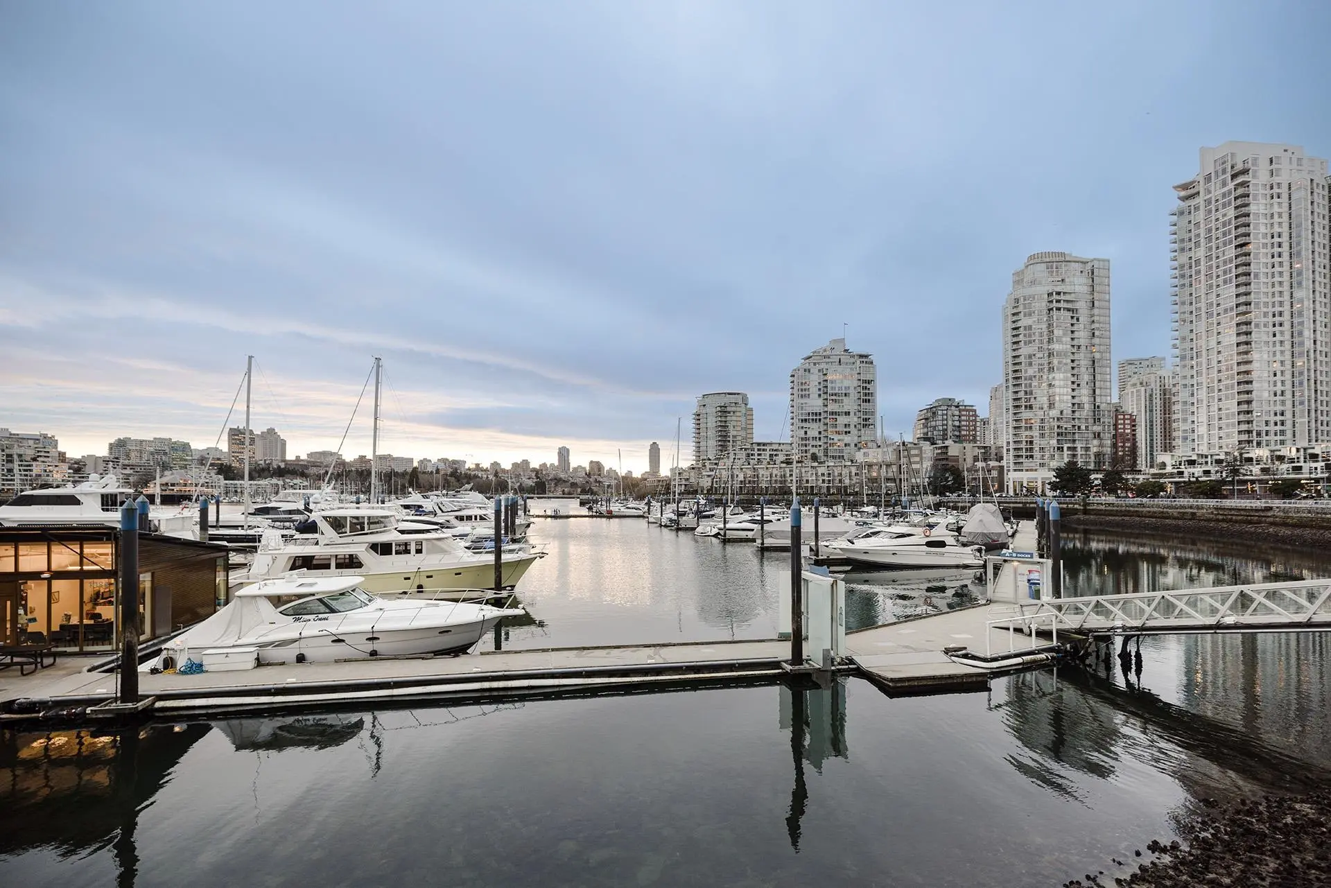 #3706 1033 Marinaside Crescent - Image 3
