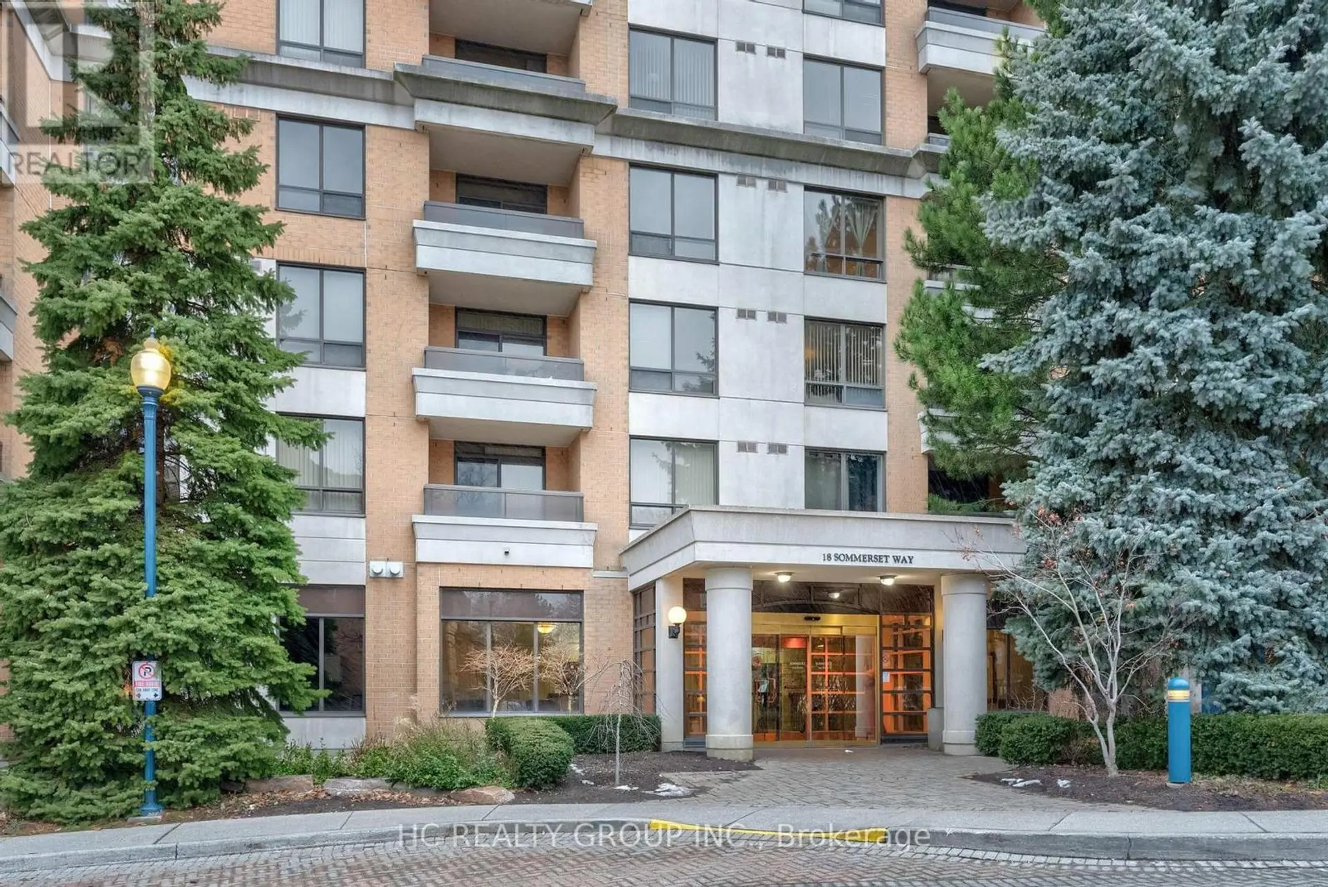 #1008 18 SOMMERSET WAY - Image 2
