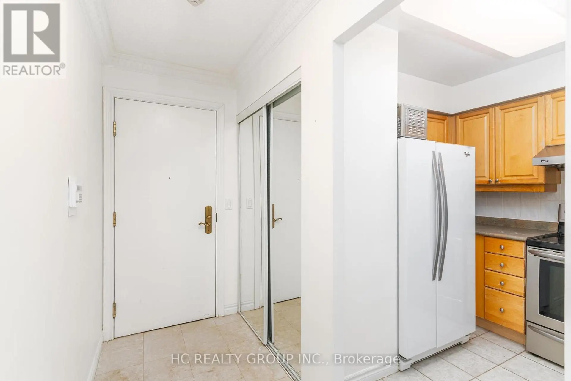 #1008 18 SOMMERSET WAY - Image 6