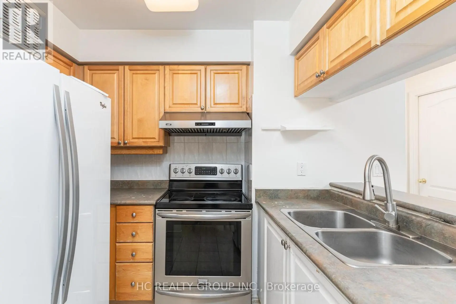 #1008 18 SOMMERSET WAY - Image 8
